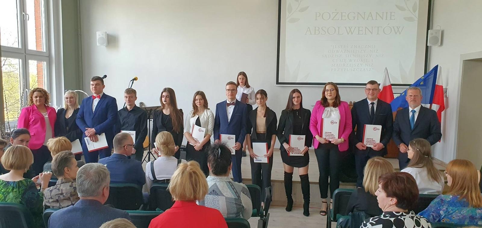 Zdjęcie w galerii na portalu naszraciborz.pl: Budowlanka i Gastronomik pożegnały absolwentów [FOTO] wiadomości z regionu