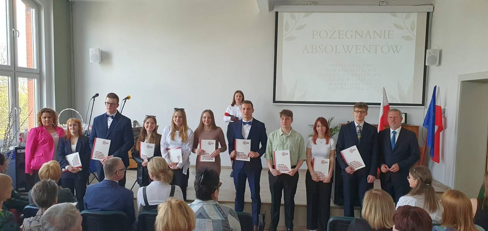 Zdjęcie w galerii na portalu naszraciborz.pl: Budowlanka i Gastronomik pożegnały absolwentów [FOTO] wiadomości z regionu