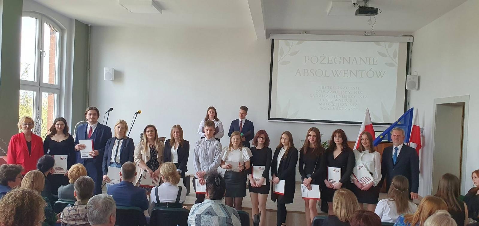 Zdjęcie w galerii na portalu naszraciborz.pl: Budowlanka i Gastronomik pożegnały absolwentów [FOTO] wiadomości z regionu