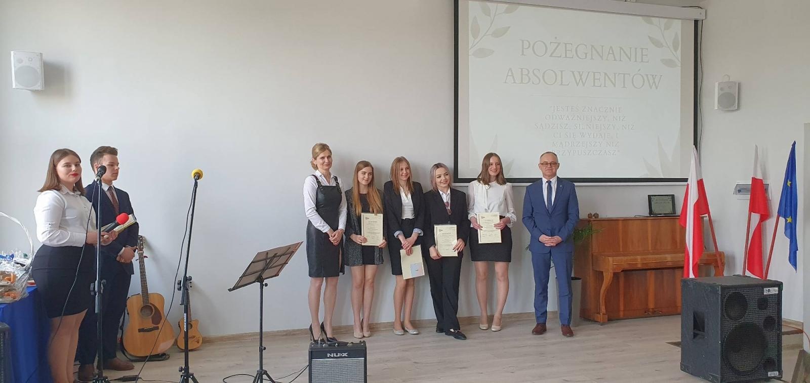 Zdjęcie w galerii na portalu naszraciborz.pl: Budowlanka i Gastronomik pożegnały absolwentów [FOTO] wiadomości z regionu
