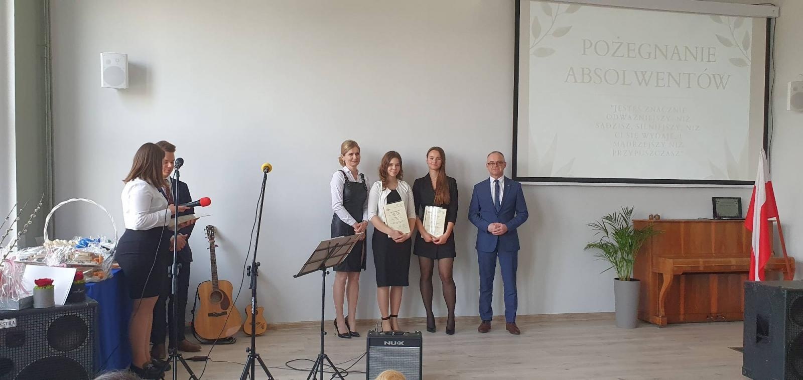 Zdjęcie w galerii na portalu naszraciborz.pl: Budowlanka i Gastronomik pożegnały absolwentów [FOTO] wiadomości z regionu
