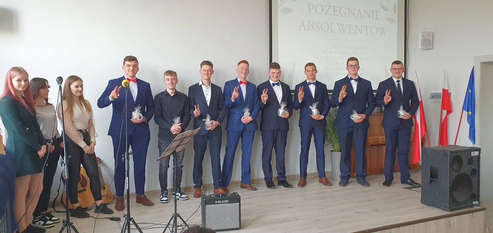 Zdjęcie w galerii na portalu naszraciborz.pl: Budowlanka i Gastronomik pożegnały absolwentów [FOTO] wiadomości z regionu