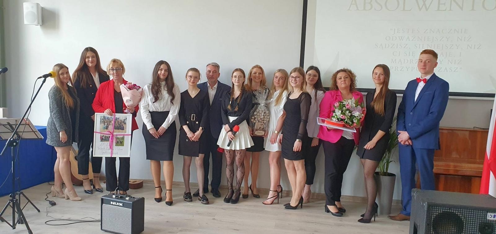 Zdjęcie w galerii na portalu naszraciborz.pl: Budowlanka i Gastronomik pożegnały absolwentów [FOTO] wiadomości z regionu