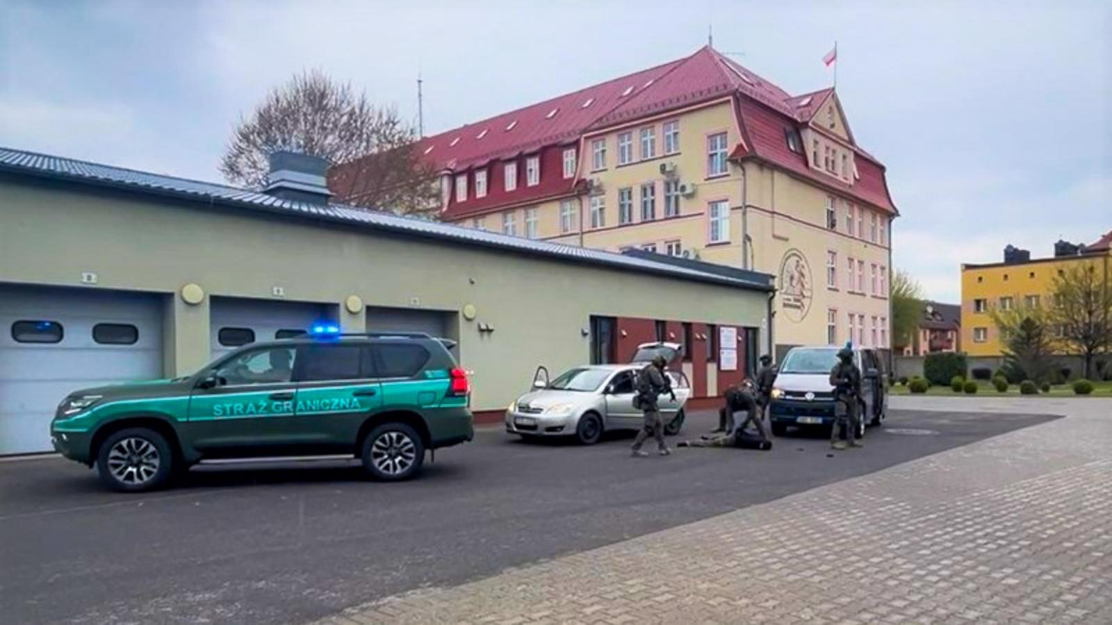 Zdjęcie w galerii na portalu naszraciborz.pl: Awanse i parada - uroczysta zbiórka w Śląskim Oddziale SG w Raciborzu wiadomości z regionu