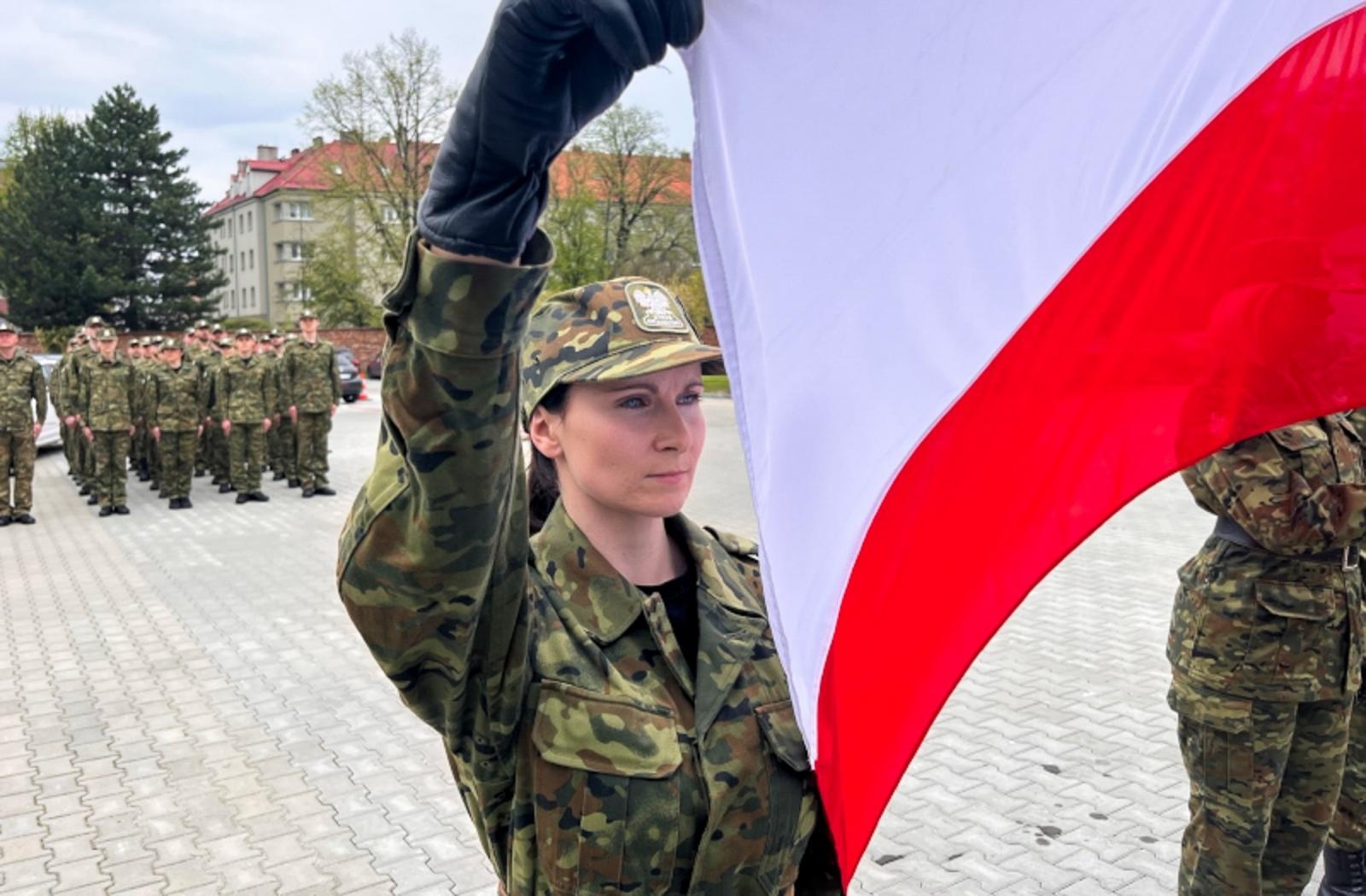Zdjęcie w galerii na portalu naszraciborz.pl: Awanse i parada - uroczysta zbiórka w Śląskim Oddziale SG w Raciborzu wiadomości z regionu