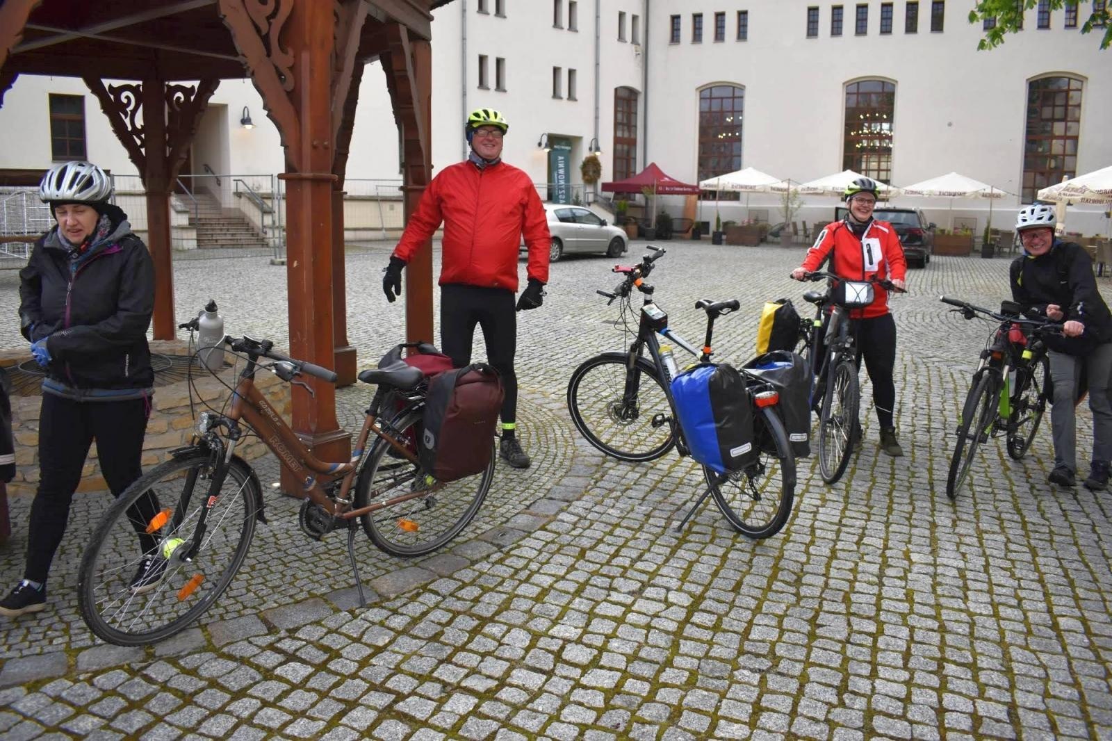 Zdjęcie w galerii na portalu naszraciborz.pl: Rowerowa Rajza dotarła na Zamek Piastowski [FOTO] wiadomości z regionu