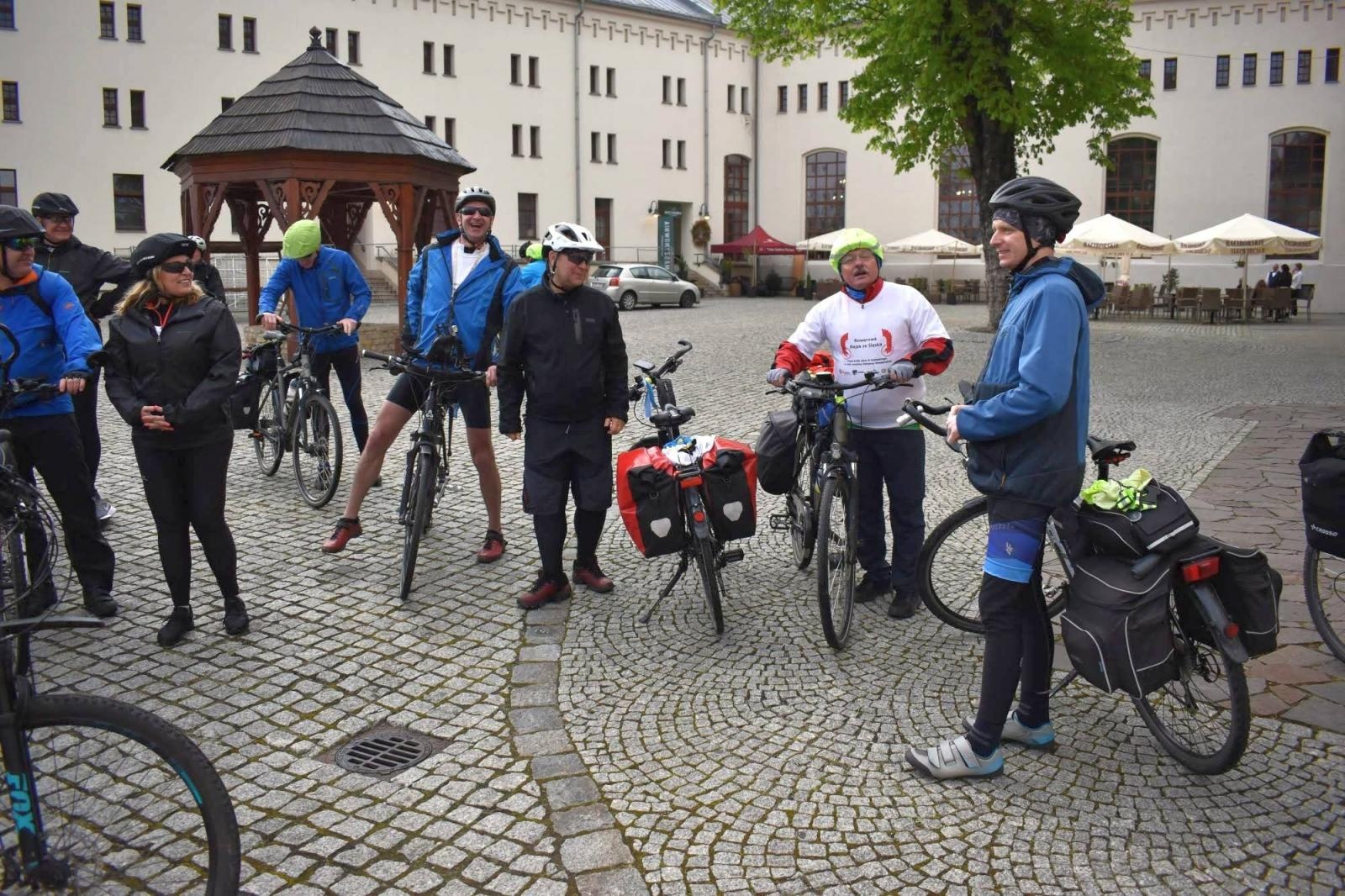 Zdjęcie w galerii na portalu naszraciborz.pl: Rowerowa Rajza dotarła na Zamek Piastowski [FOTO] wiadomości z regionu