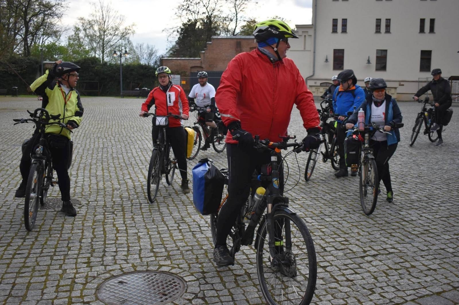 Zdjęcie w galerii na portalu naszraciborz.pl: Rowerowa Rajza dotarła na Zamek Piastowski [FOTO] wiadomości z regionu