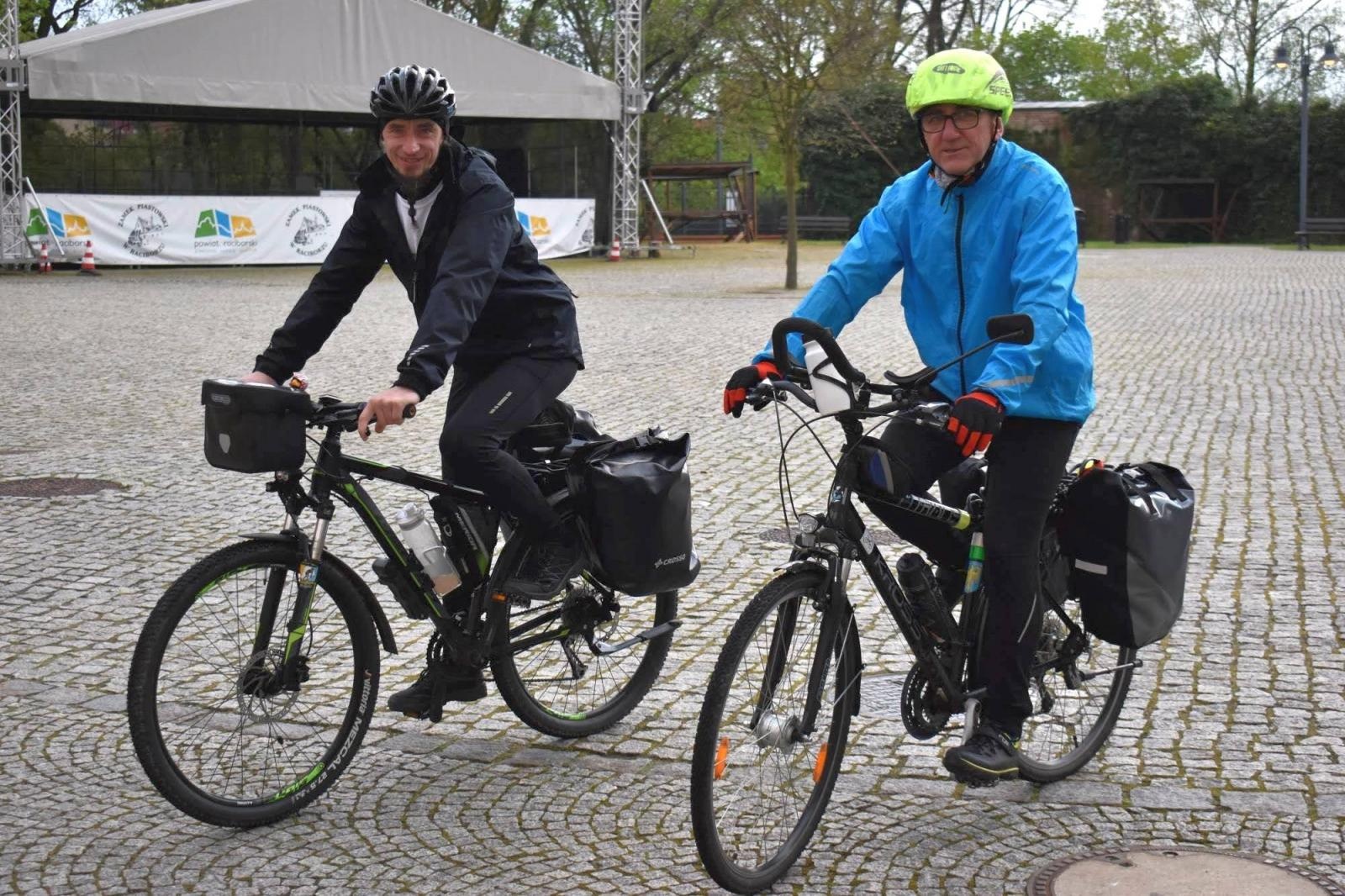 Zdjęcie w galerii na portalu naszraciborz.pl: Rowerowa Rajza dotarła na Zamek Piastowski [FOTO] wiadomości z regionu