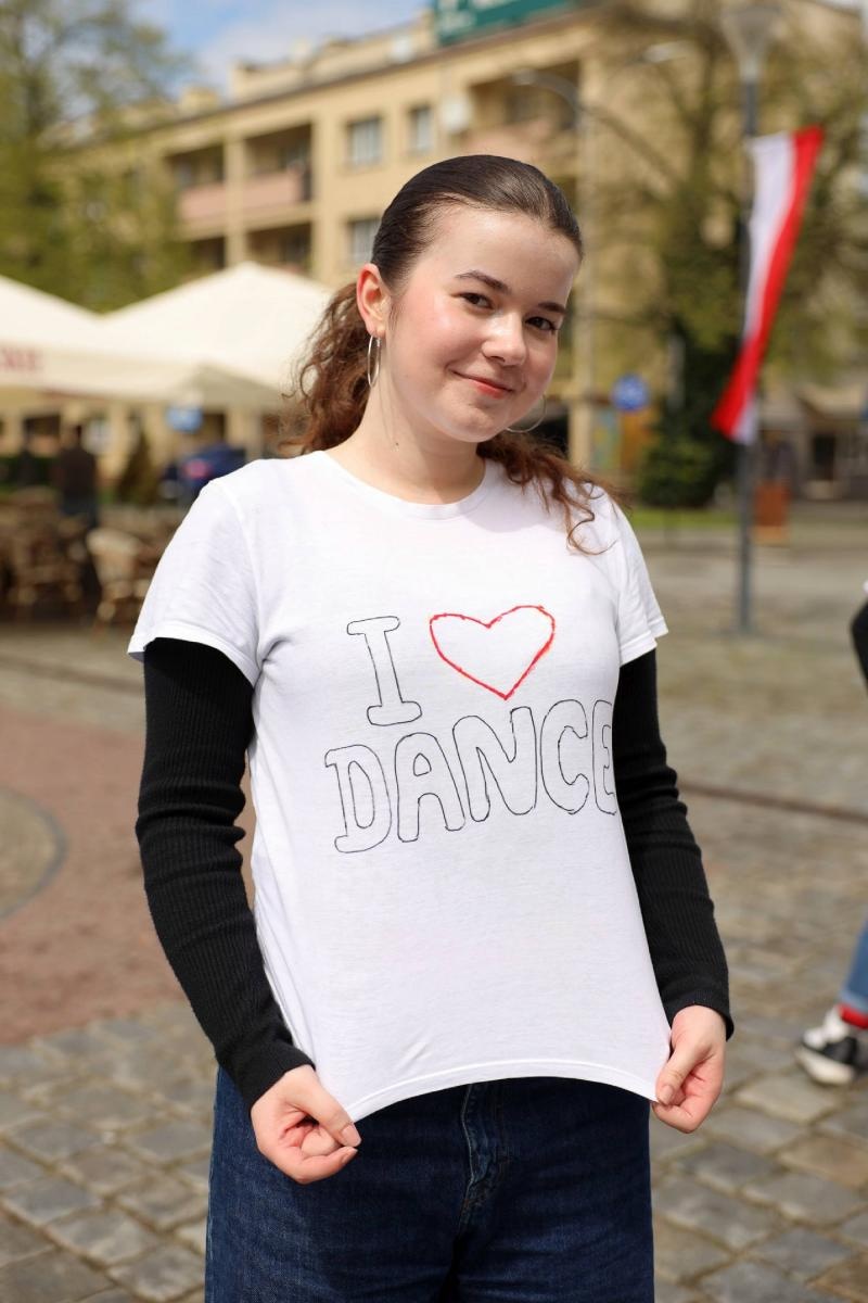Zdjęcie w galerii na portalu naszraciborz.pl: Sobotni flash mob na raciborskim Rynku wiadomości z regionu