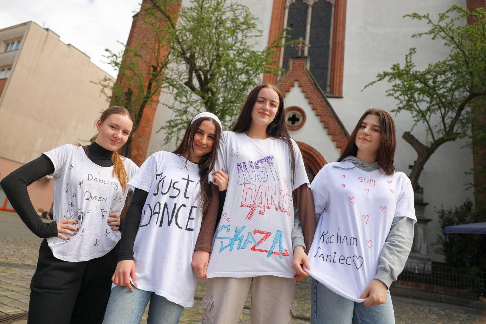 Zdjęcie w galerii na portalu naszraciborz.pl: Sobotni flash mob na raciborskim Rynku wiadomości z regionu