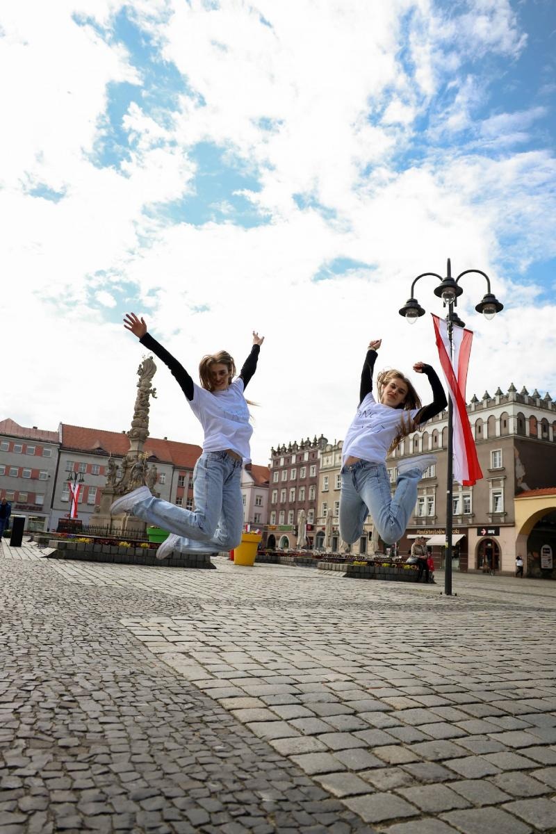 Zdjęcie w galerii na portalu naszraciborz.pl: Sobotni flash mob na raciborskim Rynku wiadomości z regionu