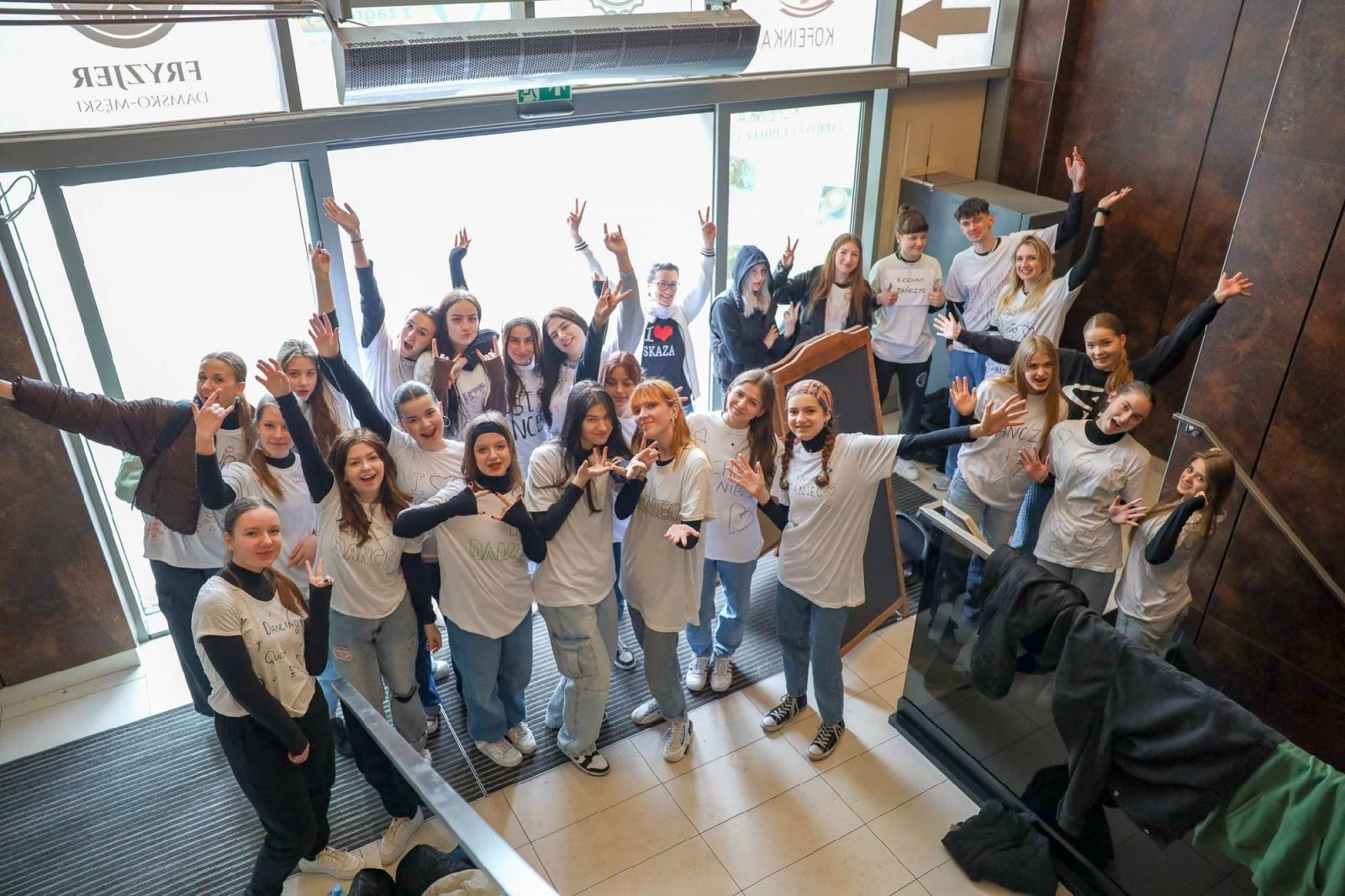 Zdjęcie w galerii na portalu naszraciborz.pl: Sobotni flash mob na raciborskim Rynku wiadomości z regionu