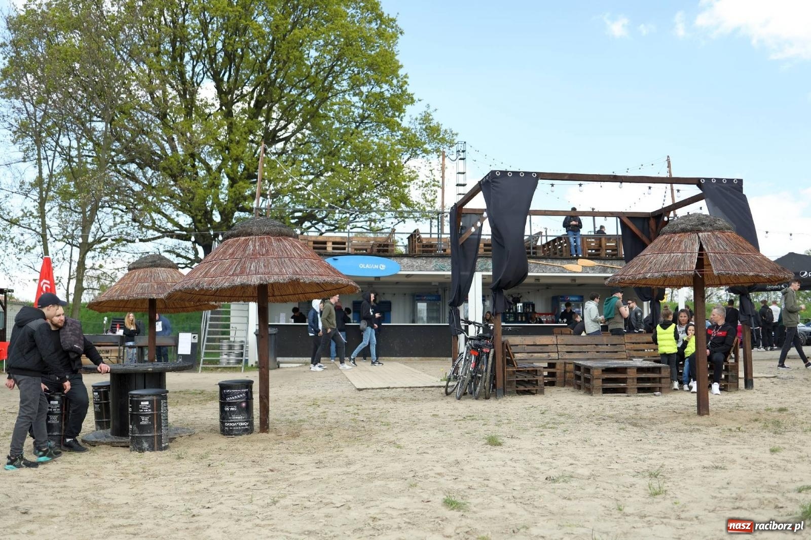 Zdjęcie w galerii na portalu naszraciborz.pl: Petrol Beach w Bukowie. Dwudniowe święto dla fanów motoryzacji [FOTO] wiadomości z regionu