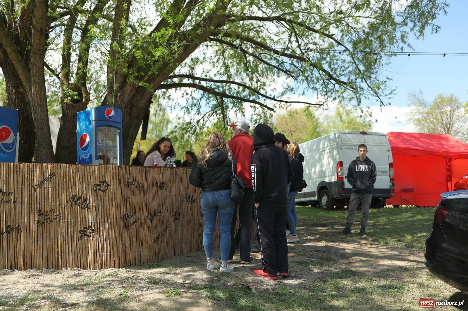 Zdjęcie w galerii na portalu naszraciborz.pl: Petrol Beach w Bukowie. Dwudniowe święto dla fanów motoryzacji [FOTO] wiadomości z regionu