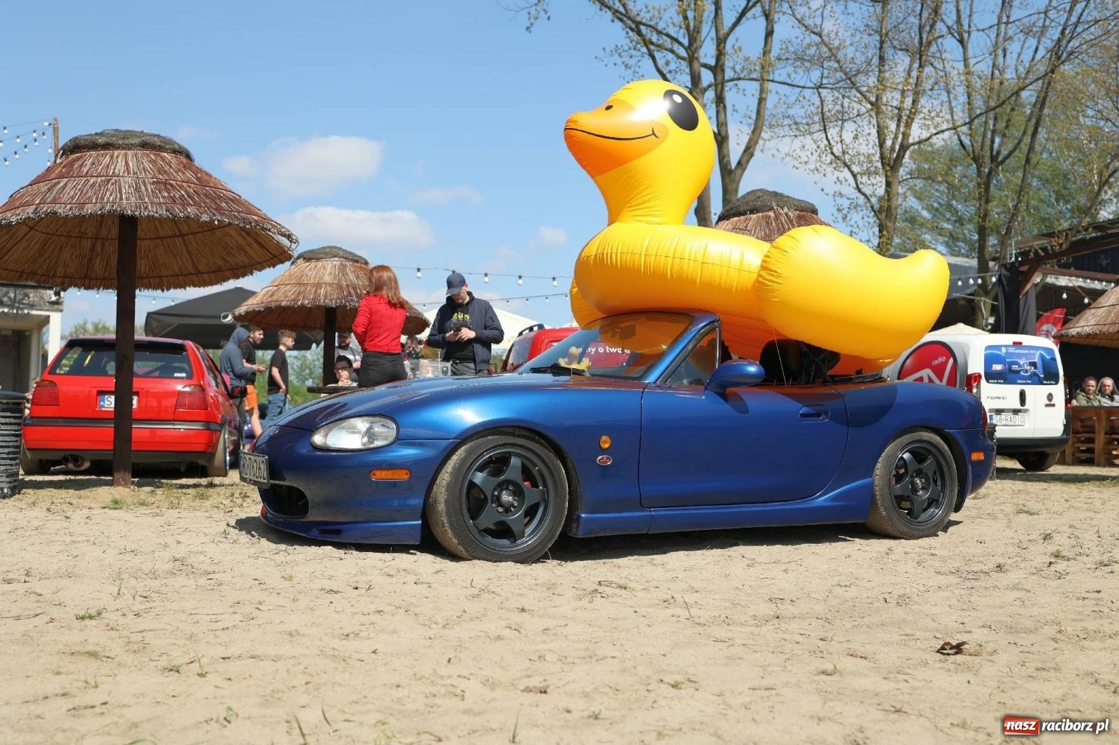 Zdjęcie w galerii na portalu naszraciborz.pl: Petrol Beach w Bukowie. Dwudniowe święto dla fanów motoryzacji [FOTO] wiadomości z regionu