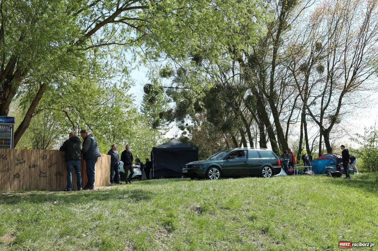 Zdjęcie w galerii na portalu naszraciborz.pl: Petrol Beach w Bukowie. Dwudniowe święto dla fanów motoryzacji [FOTO] wiadomości z regionu