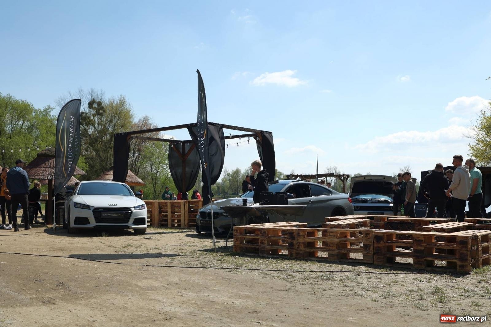 Zdjęcie w galerii na portalu naszraciborz.pl: Petrol Beach w Bukowie. Dwudniowe święto dla fanów motoryzacji [FOTO] wiadomości z regionu