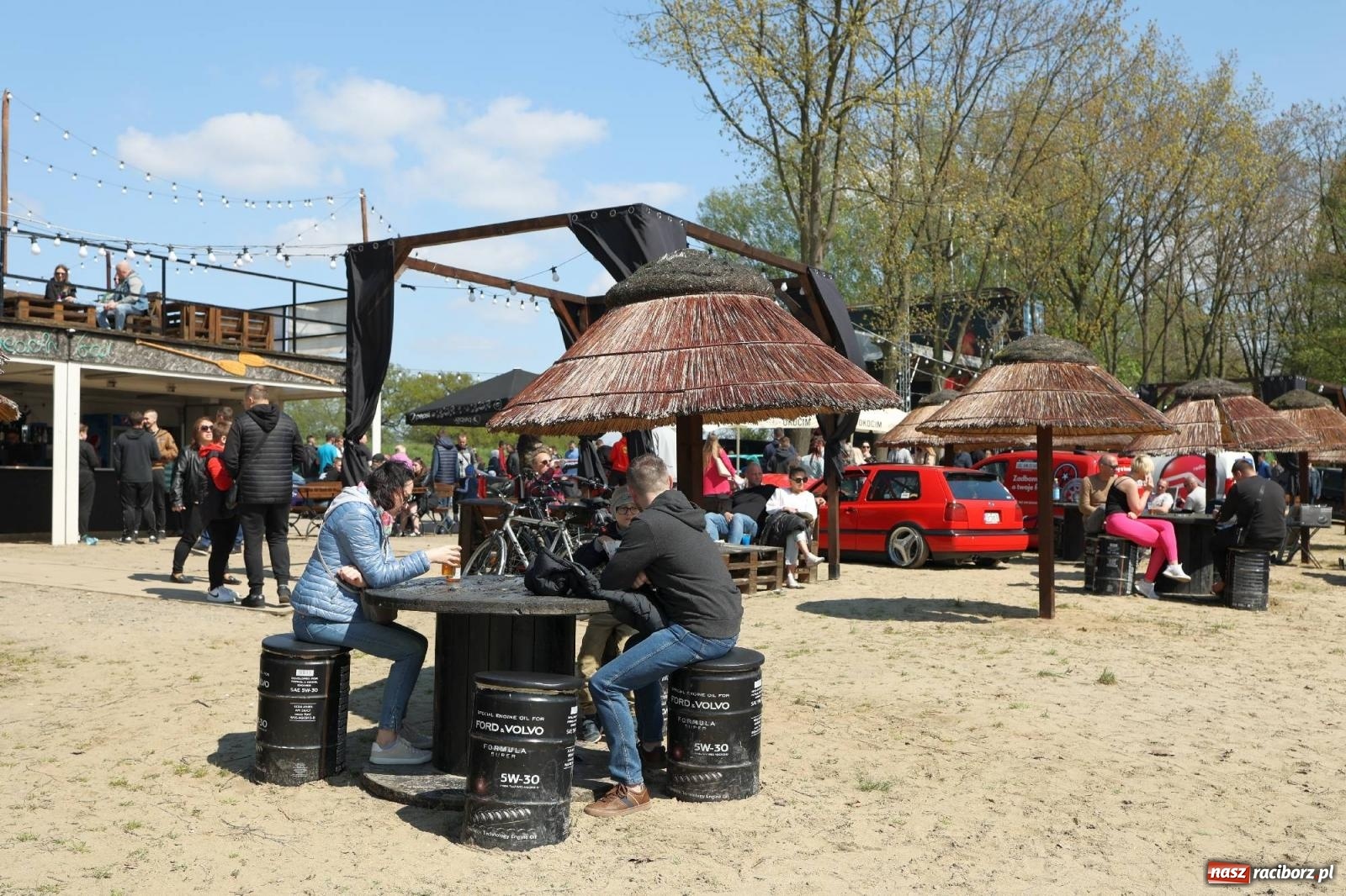 Zdjęcie w galerii na portalu naszraciborz.pl: Petrol Beach w Bukowie. Dwudniowe święto dla fanów motoryzacji [FOTO] wiadomości z regionu