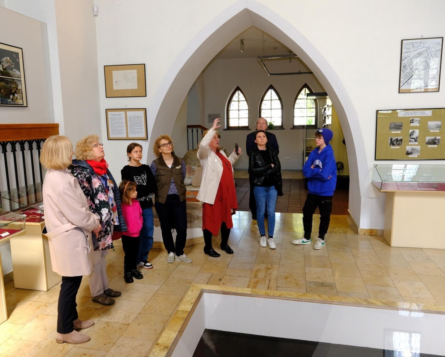 Zdjęcie w galerii na portalu naszraciborz.pl: Rodzinne warsztaty witrażowe w Muzeum wiadomości z regionu