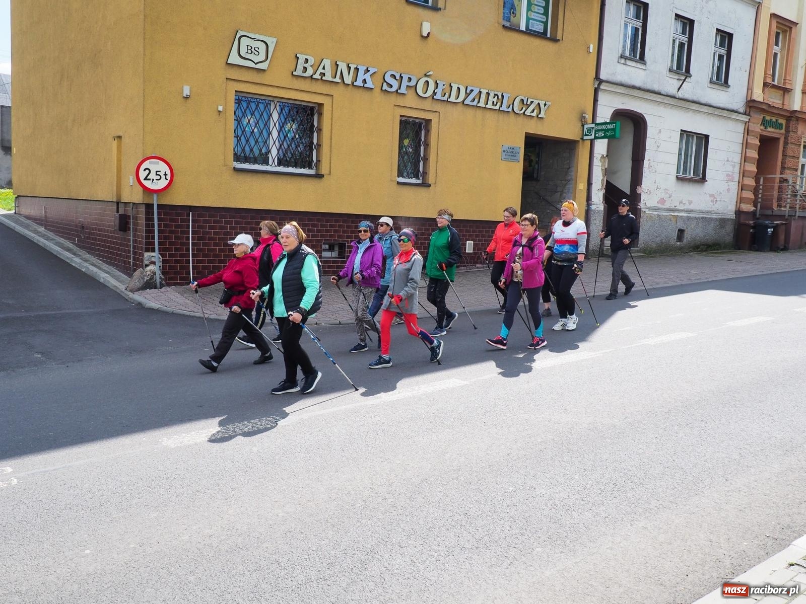 Zdjęcie w galerii na portalu naszraciborz.pl: Z kijkami, humorem i strażakami. Majówka w Krzanowicach [FOTO i WIDEO] wiadomości z regionu