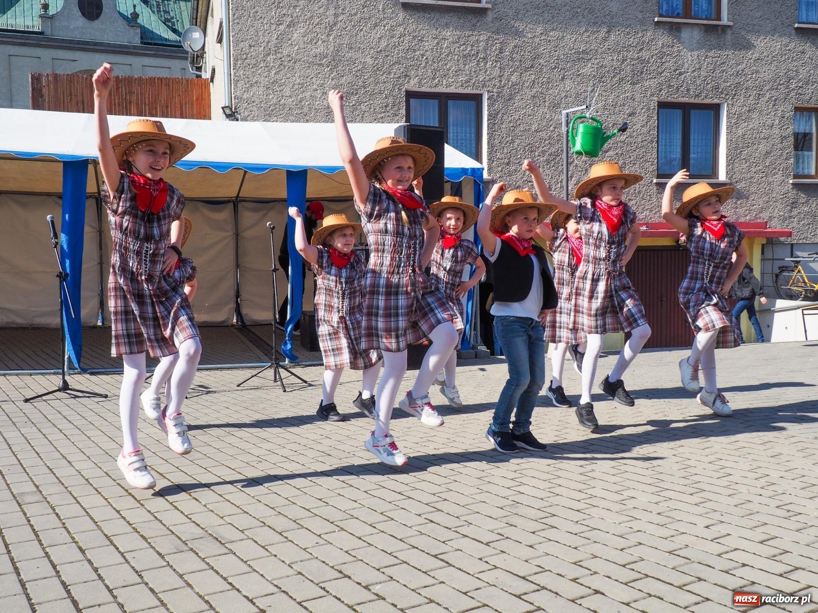Zdjęcie w galerii na portalu naszraciborz.pl: Z kijkami, humorem i strażakami. Majówka w Krzanowicach [FOTO i WIDEO] wiadomości z regionu