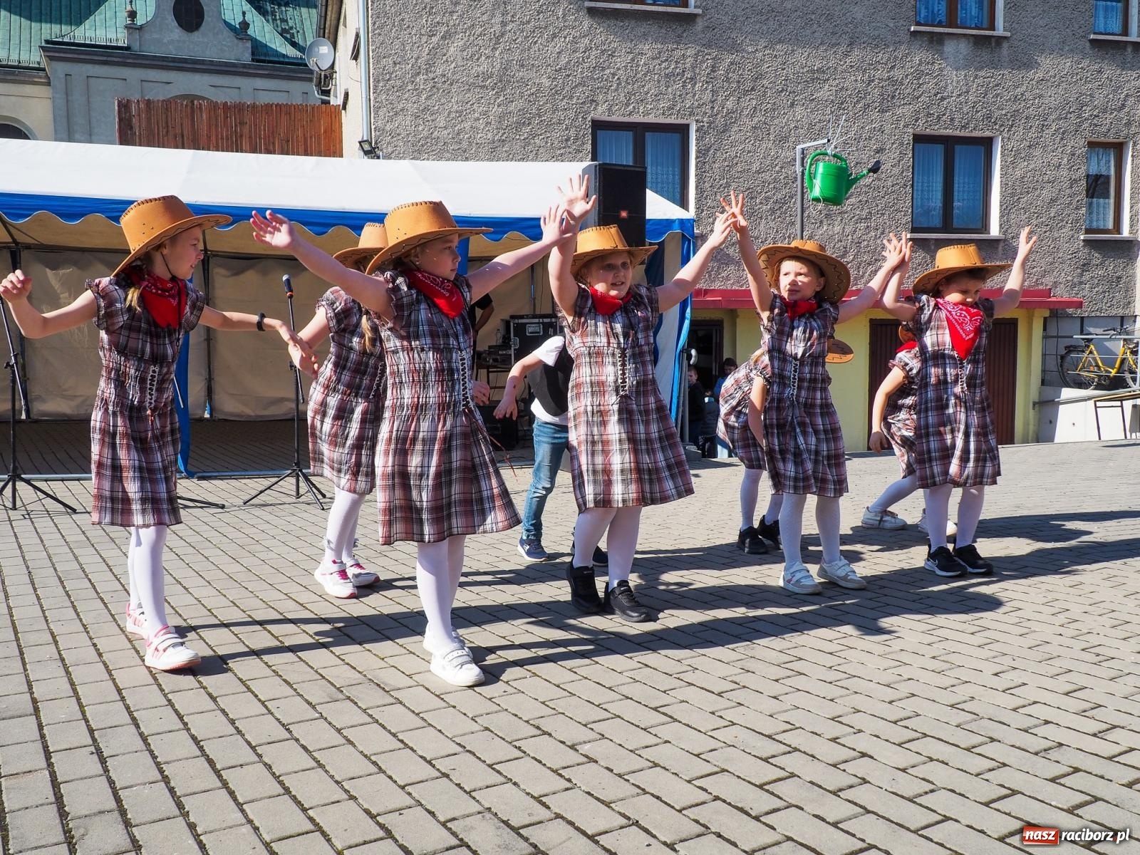 Zdjęcie w galerii na portalu naszraciborz.pl: Z kijkami, humorem i strażakami. Majówka w Krzanowicach [FOTO i WIDEO] wiadomości z regionu