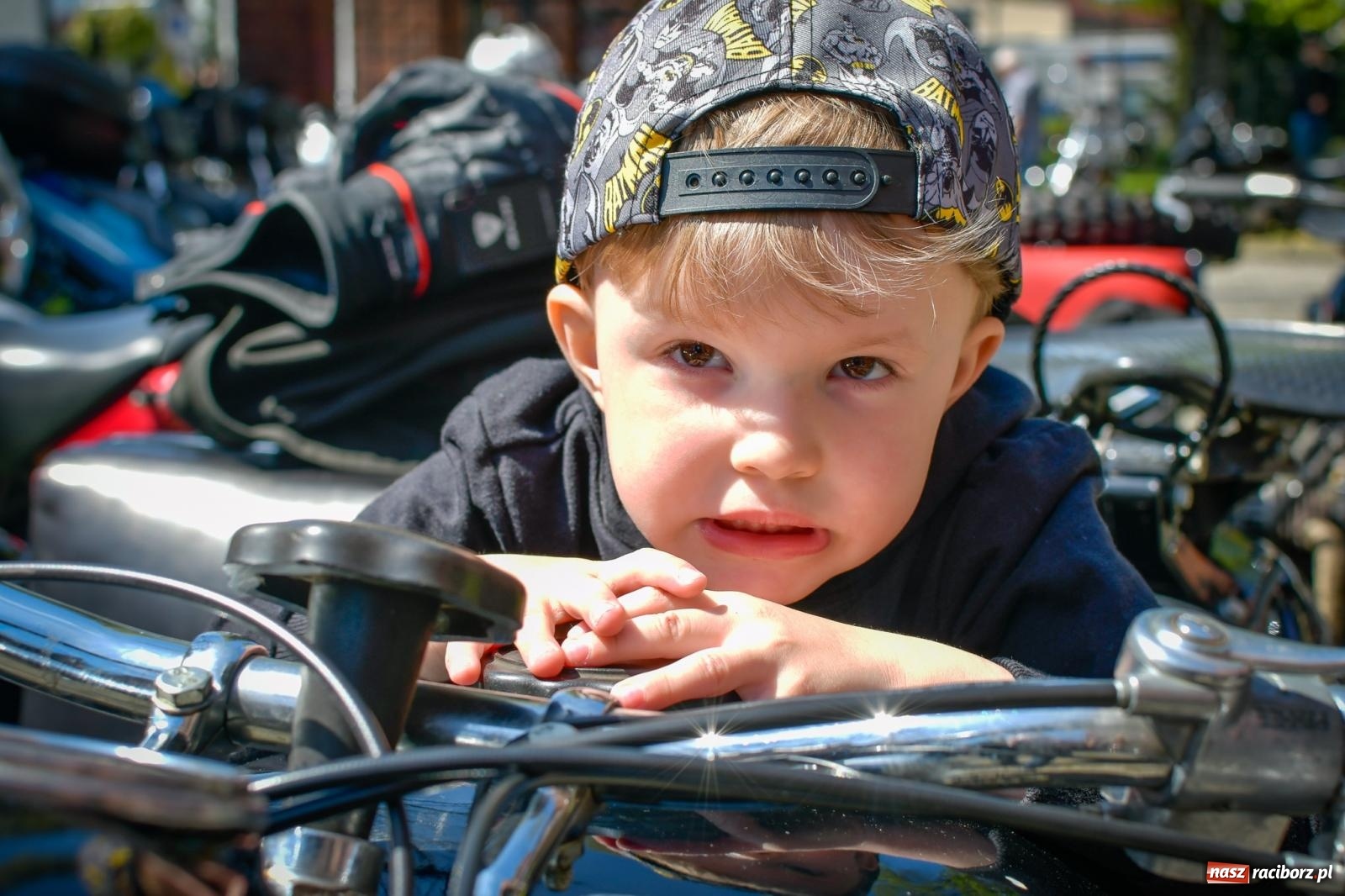 Zdjęcie w galerii na portalu naszraciborz.pl: Setki motorów zawarczało w Raciborzu. Sezon motocyklowy oficjalnie rozpoczęty [FOTO i WIDEO] wiadomości z regionu