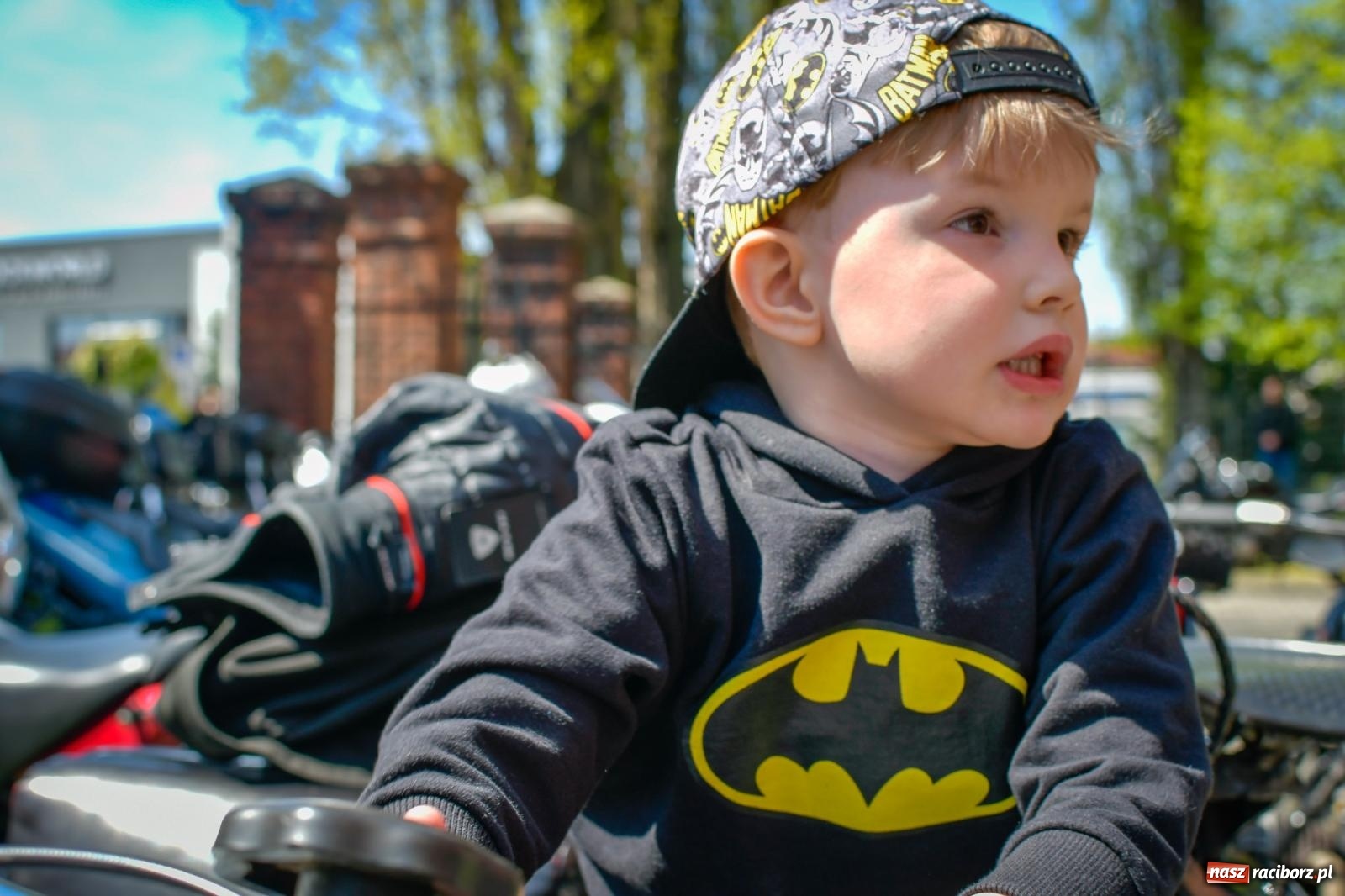 Zdjęcie w galerii na portalu naszraciborz.pl: Setki motorów zawarczało w Raciborzu. Sezon motocyklowy oficjalnie rozpoczęty [FOTO i WIDEO] wiadomości z regionu