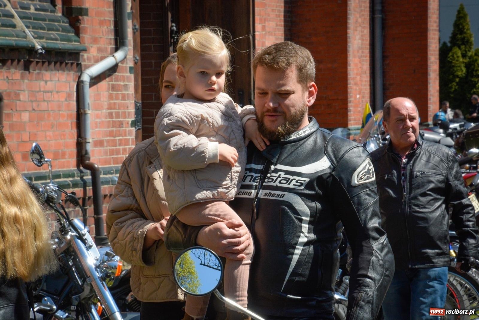 Zdjęcie w galerii na portalu naszraciborz.pl: Setki motorów zawarczało w Raciborzu. Sezon motocyklowy oficjalnie rozpoczęty [FOTO i WIDEO] wiadomości z regionu