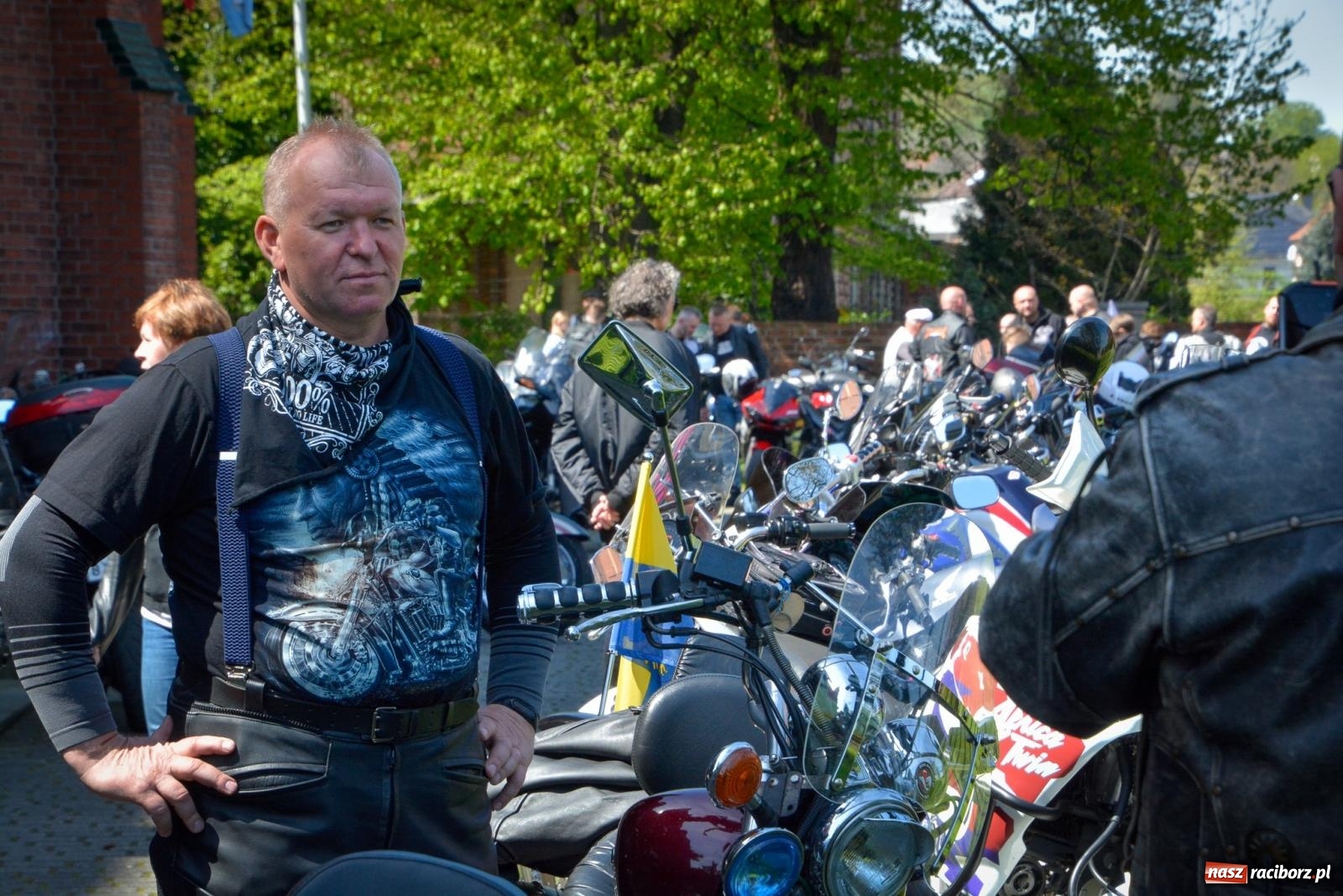 Zdjęcie w galerii na portalu naszraciborz.pl: Setki motorów zawarczało w Raciborzu. Sezon motocyklowy oficjalnie rozpoczęty [FOTO i WIDEO] wiadomości z regionu