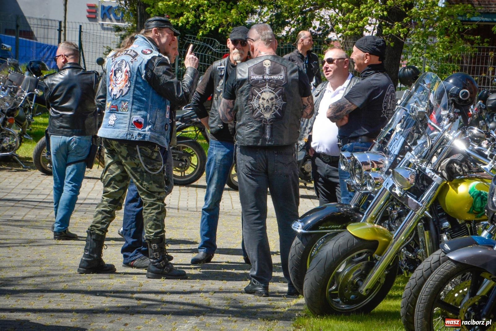 Zdjęcie w galerii na portalu naszraciborz.pl: Setki motorów zawarczało w Raciborzu. Sezon motocyklowy oficjalnie rozpoczęty [FOTO i WIDEO] wiadomości z regionu