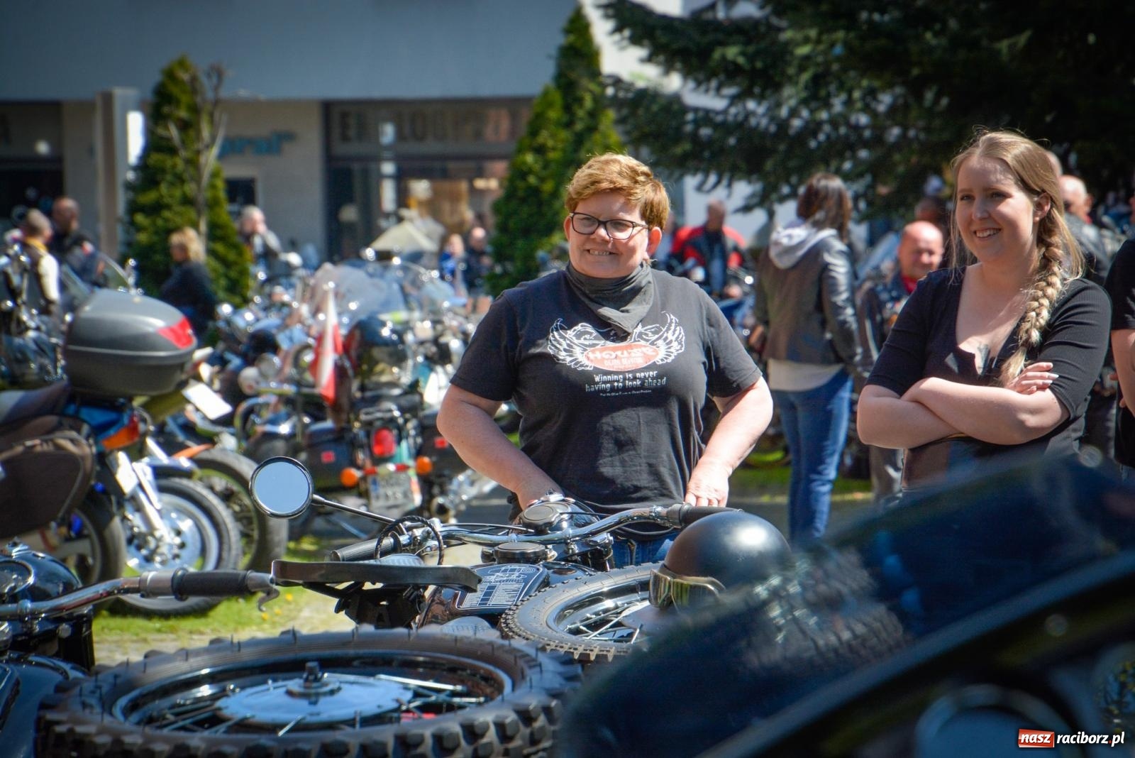 Zdjęcie w galerii na portalu naszraciborz.pl: Setki motorów zawarczało w Raciborzu. Sezon motocyklowy oficjalnie rozpoczęty [FOTO i WIDEO] wiadomości z regionu