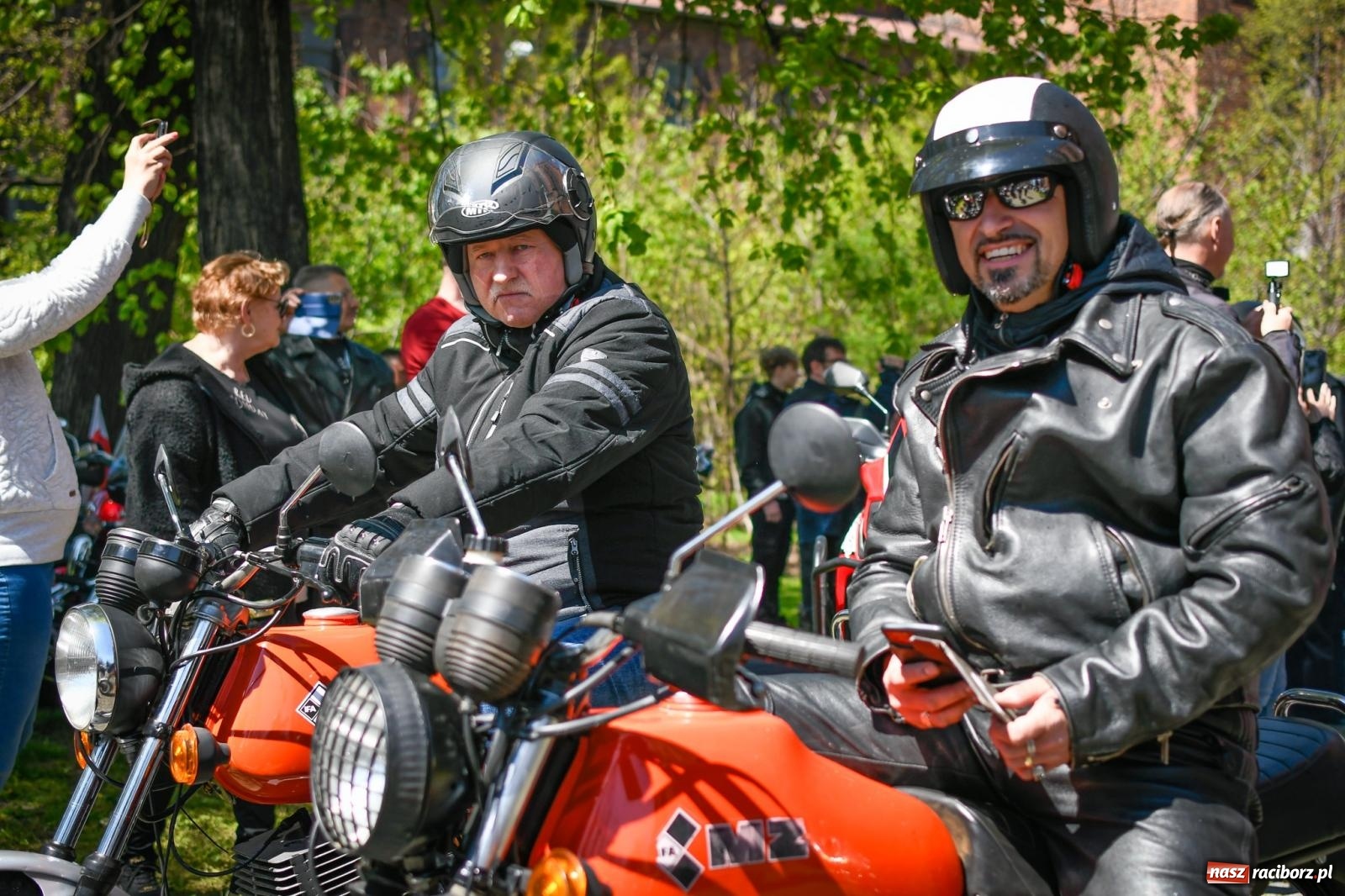 Zdjęcie w galerii na portalu naszraciborz.pl: Setki motorów zawarczało w Raciborzu. Sezon motocyklowy oficjalnie rozpoczęty [FOTO i WIDEO] wiadomości z regionu