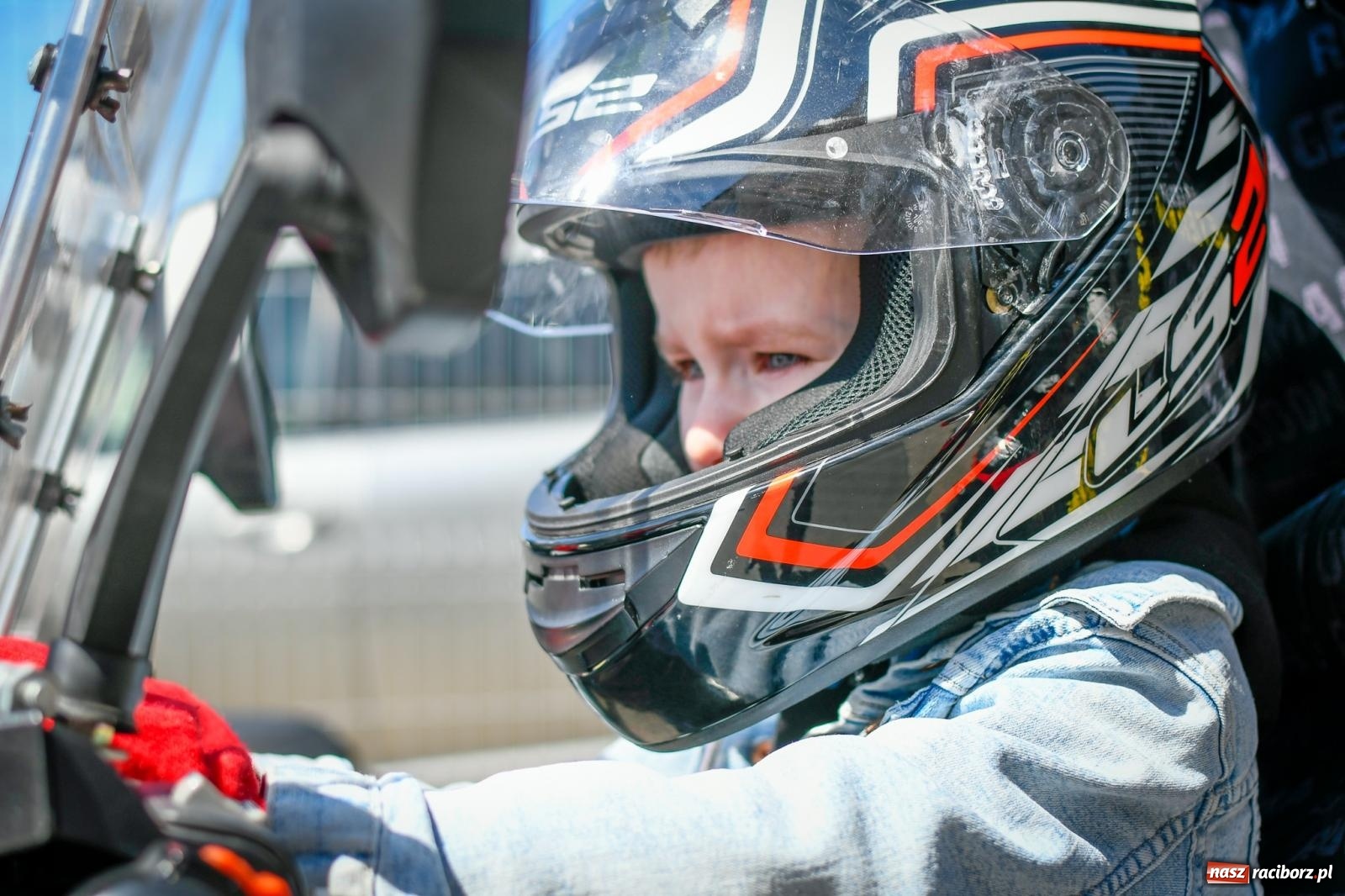 Zdjęcie w galerii na portalu naszraciborz.pl: Setki motorów zawarczało w Raciborzu. Sezon motocyklowy oficjalnie rozpoczęty [FOTO i WIDEO] wiadomości z regionu