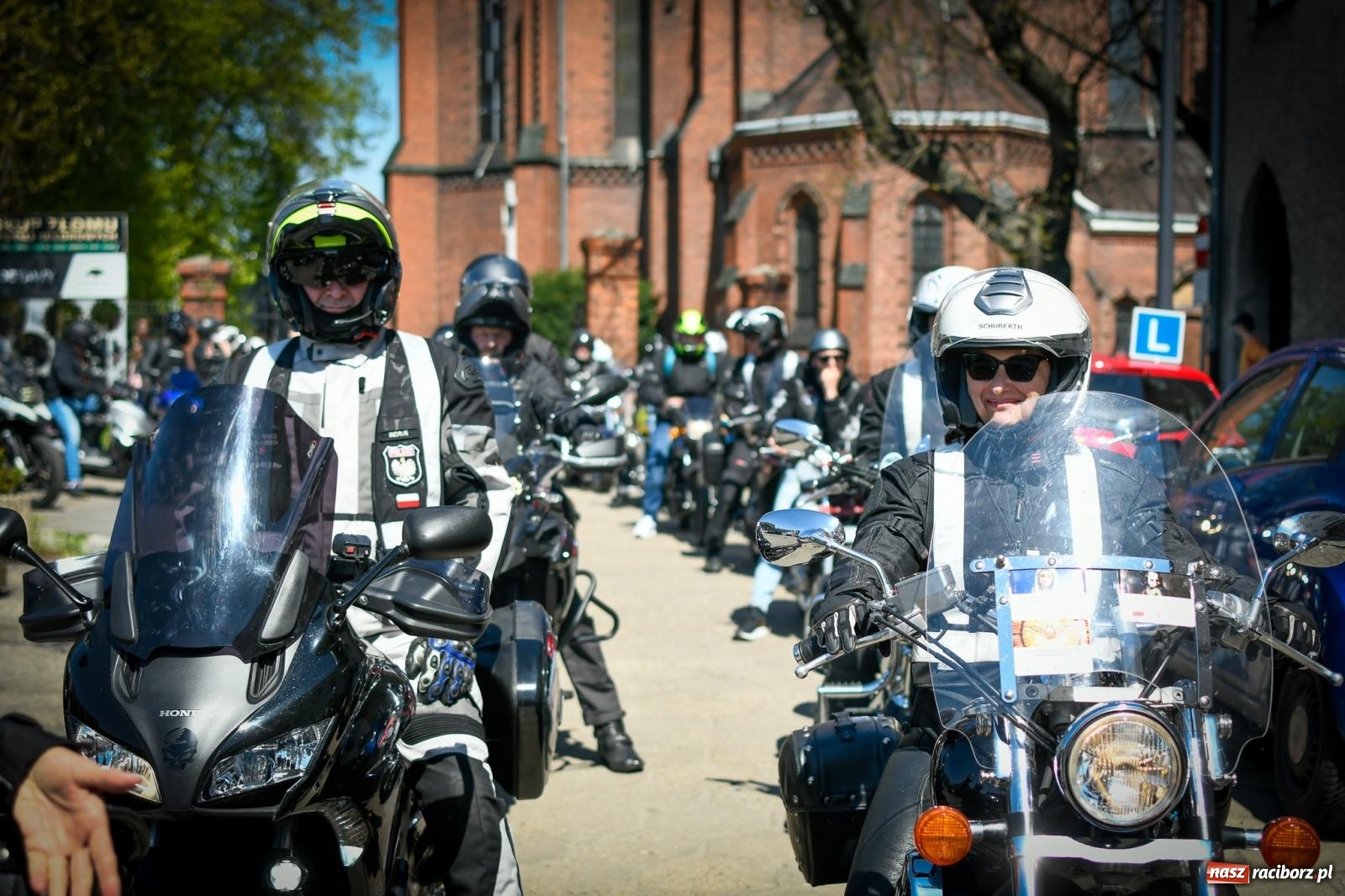 Zdjęcie w galerii na portalu naszraciborz.pl: Setki motorów zawarczało w Raciborzu. Sezon motocyklowy oficjalnie rozpoczęty [FOTO i WIDEO] wiadomości z regionu
