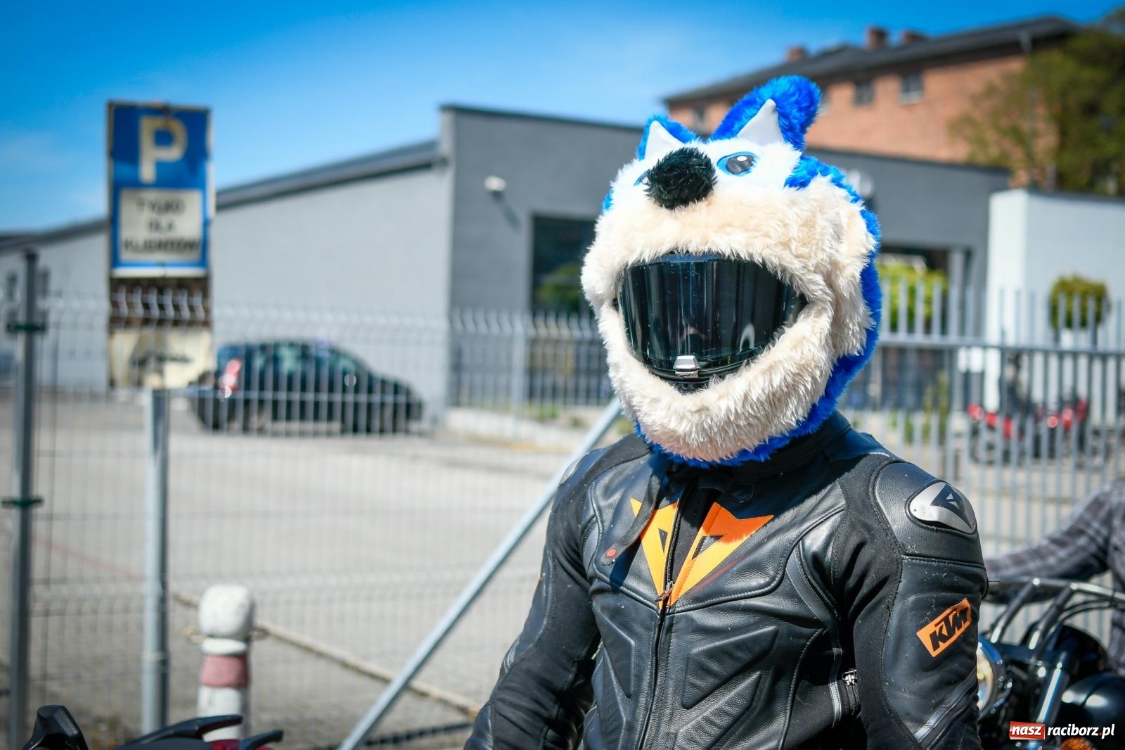 Zdjęcie w galerii na portalu naszraciborz.pl: Setki motorów zawarczało w Raciborzu. Sezon motocyklowy oficjalnie rozpoczęty [FOTO i WIDEO] wiadomości z regionu