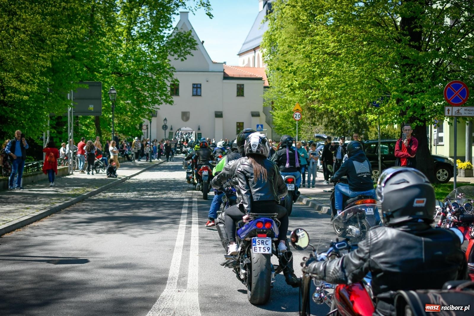 Zdjęcie w galerii na portalu naszraciborz.pl: Setki motorów zawarczało w Raciborzu. Sezon motocyklowy oficjalnie rozpoczęty [FOTO i WIDEO] wiadomości z regionu