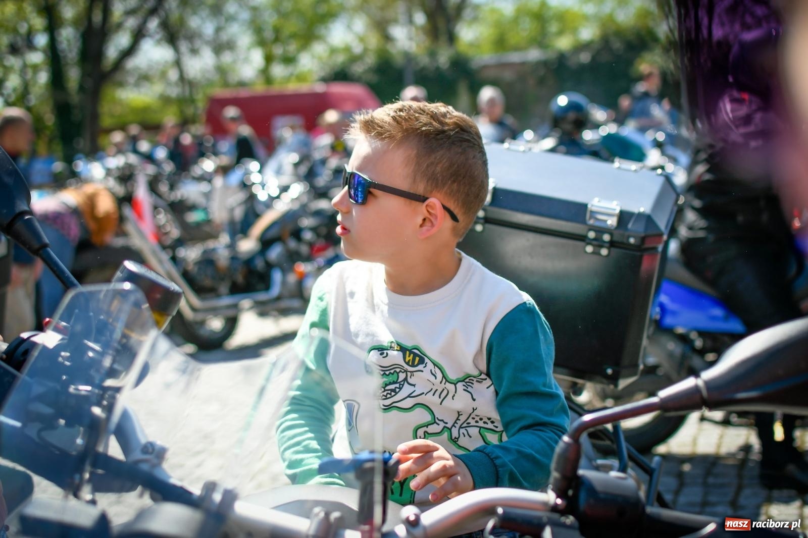 Zdjęcie w galerii na portalu naszraciborz.pl: Setki motorów zawarczało w Raciborzu. Sezon motocyklowy oficjalnie rozpoczęty [FOTO i WIDEO] wiadomości z regionu
