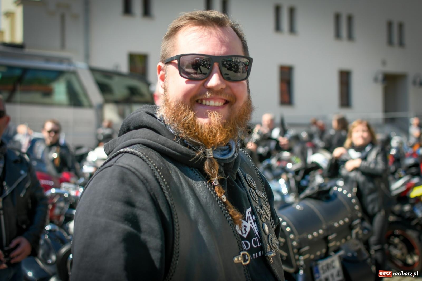 Zdjęcie w galerii na portalu naszraciborz.pl: Setki motorów zawarczało w Raciborzu. Sezon motocyklowy oficjalnie rozpoczęty [FOTO i WIDEO] wiadomości z regionu