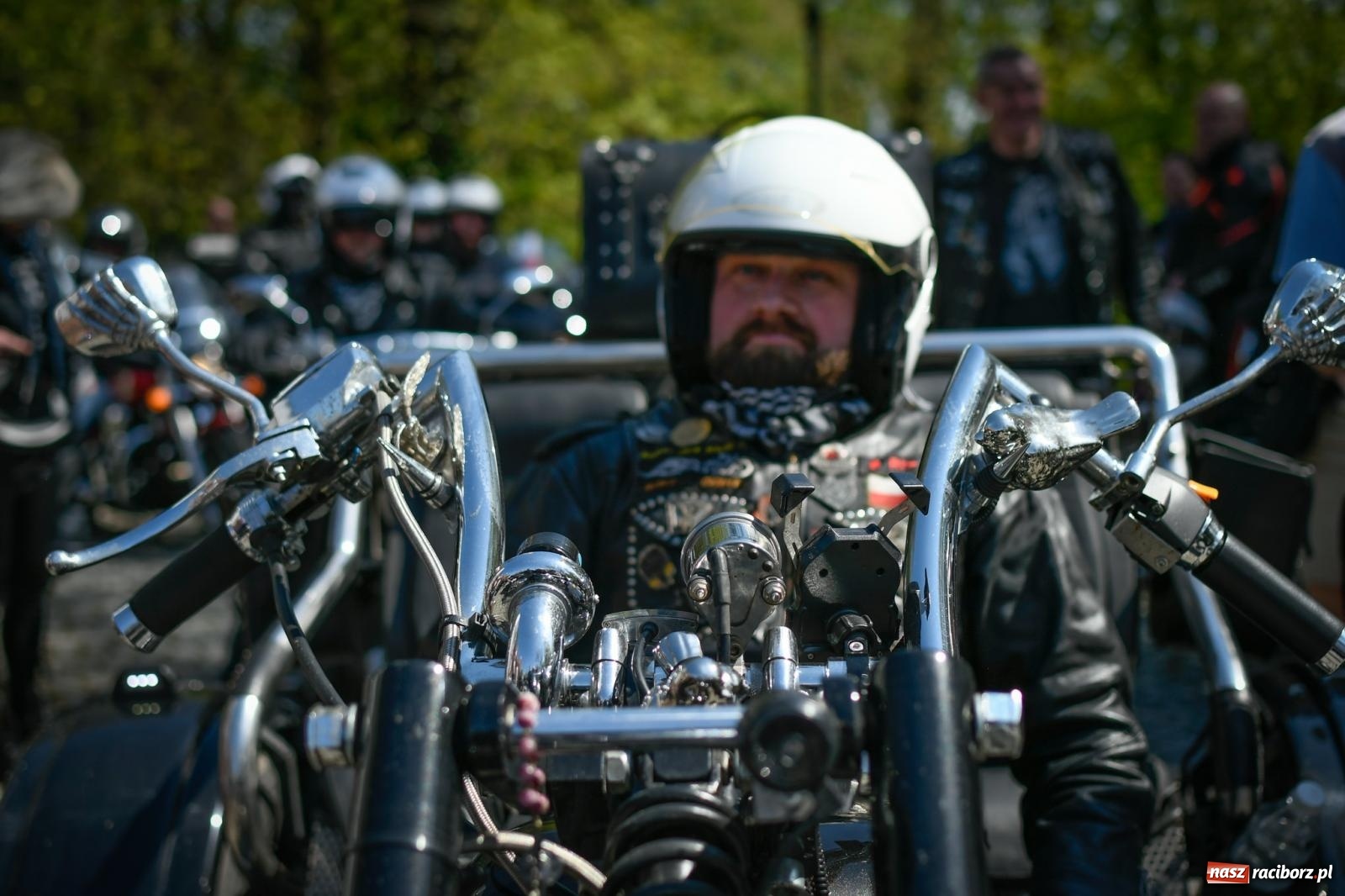 Zdjęcie w galerii na portalu naszraciborz.pl: Setki motorów zawarczało w Raciborzu. Sezon motocyklowy oficjalnie rozpoczęty [FOTO i WIDEO] wiadomości z regionu