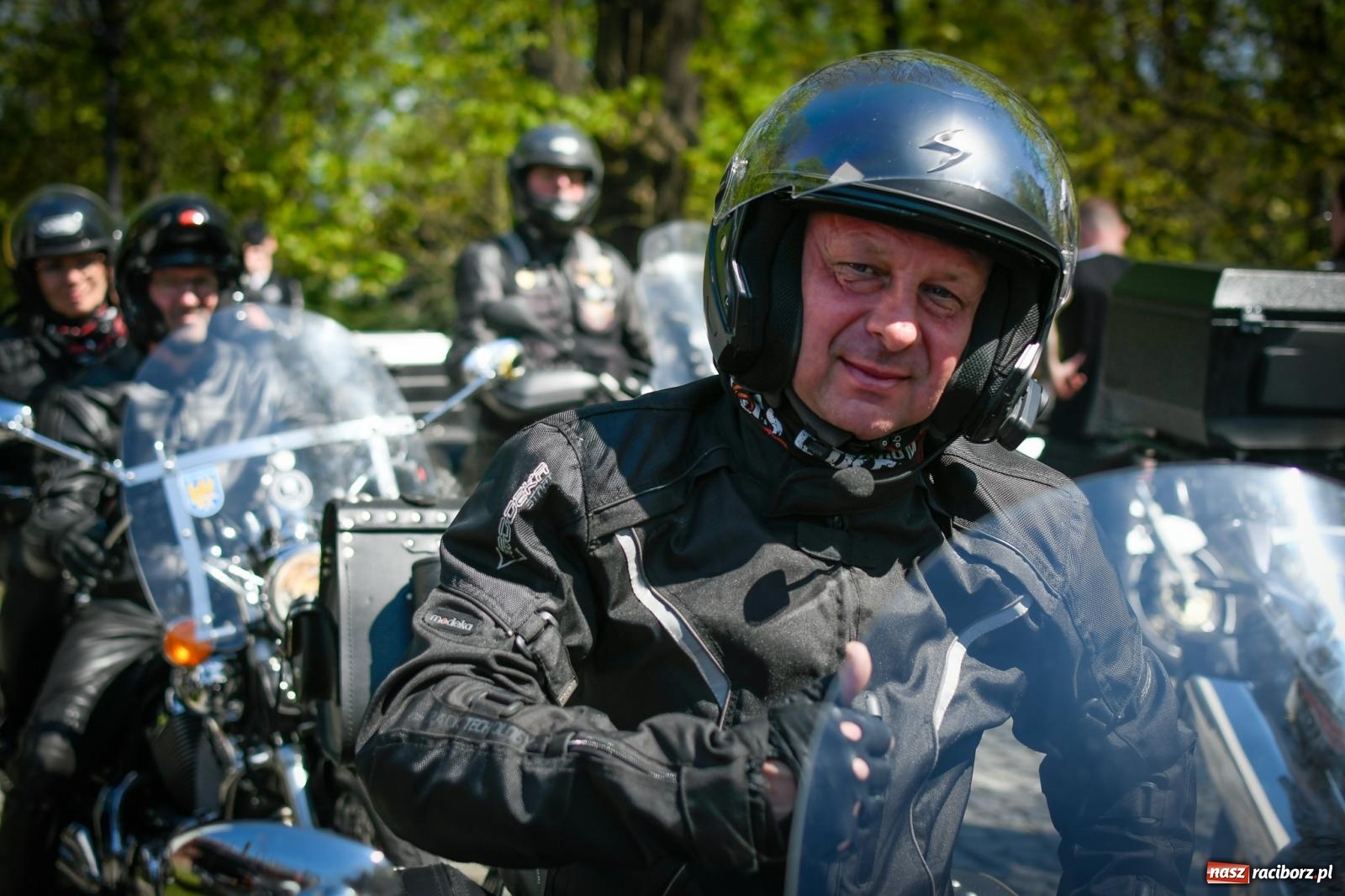 Zdjęcie w galerii na portalu naszraciborz.pl: Setki motorów zawarczało w Raciborzu. Sezon motocyklowy oficjalnie rozpoczęty [FOTO i WIDEO] wiadomości z regionu