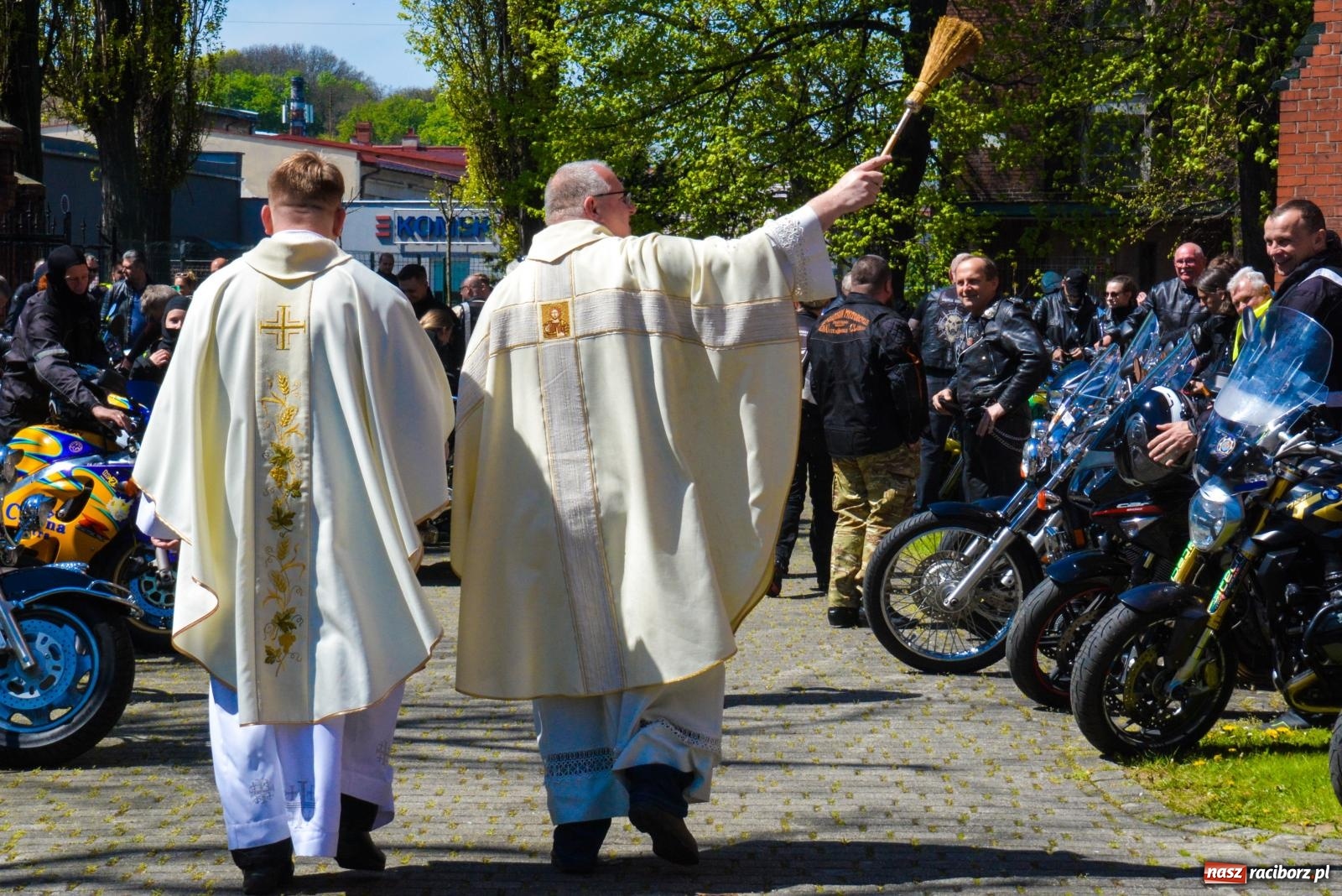 Zdjęcie w galerii na portalu naszraciborz.pl: Setki motorów zawarczało w Raciborzu. Sezon motocyklowy oficjalnie rozpoczęty [FOTO i WIDEO] wiadomości z regionu