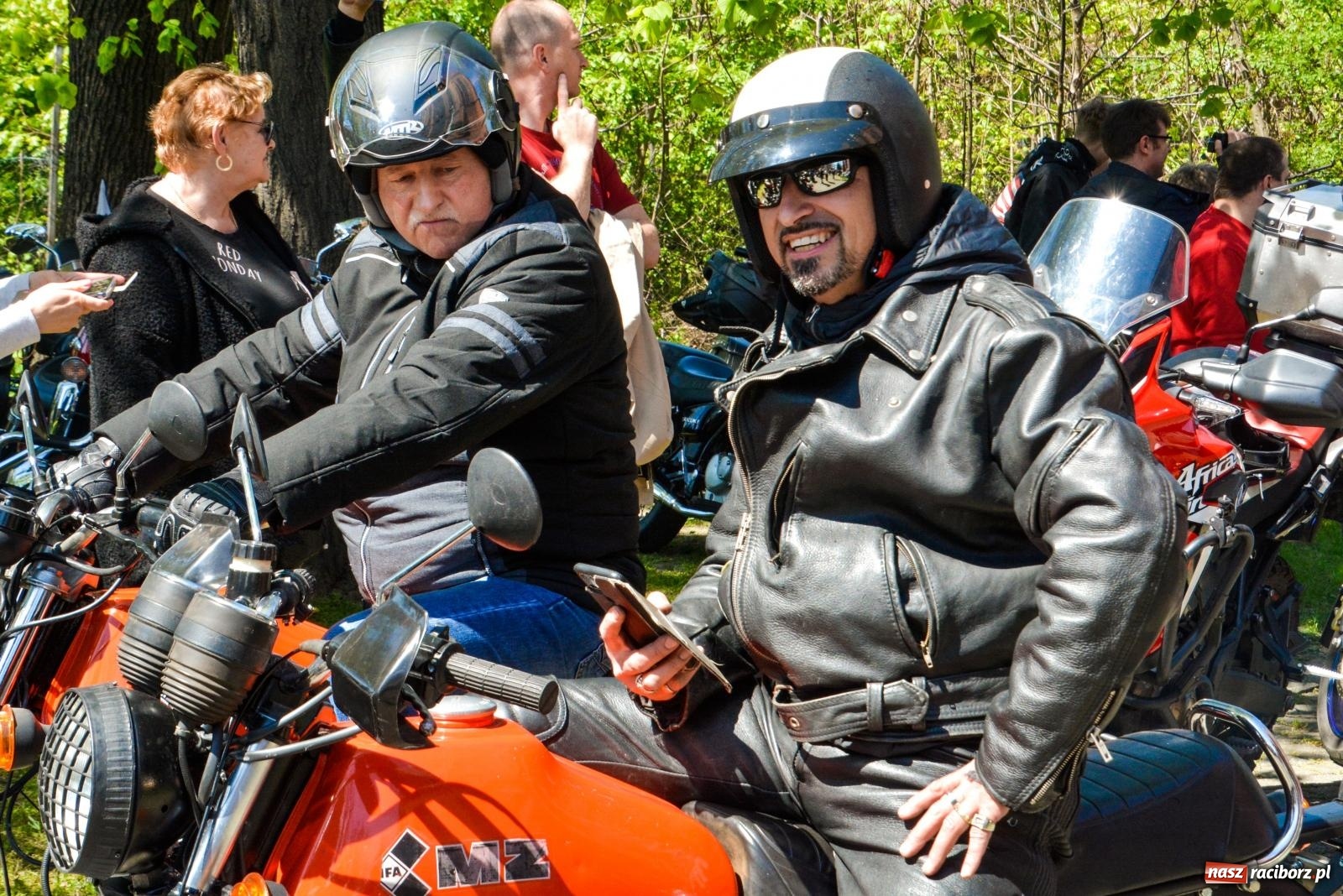 Zdjęcie w galerii na portalu naszraciborz.pl: Setki motorów zawarczało w Raciborzu. Sezon motocyklowy oficjalnie rozpoczęty [FOTO i WIDEO] wiadomości z regionu