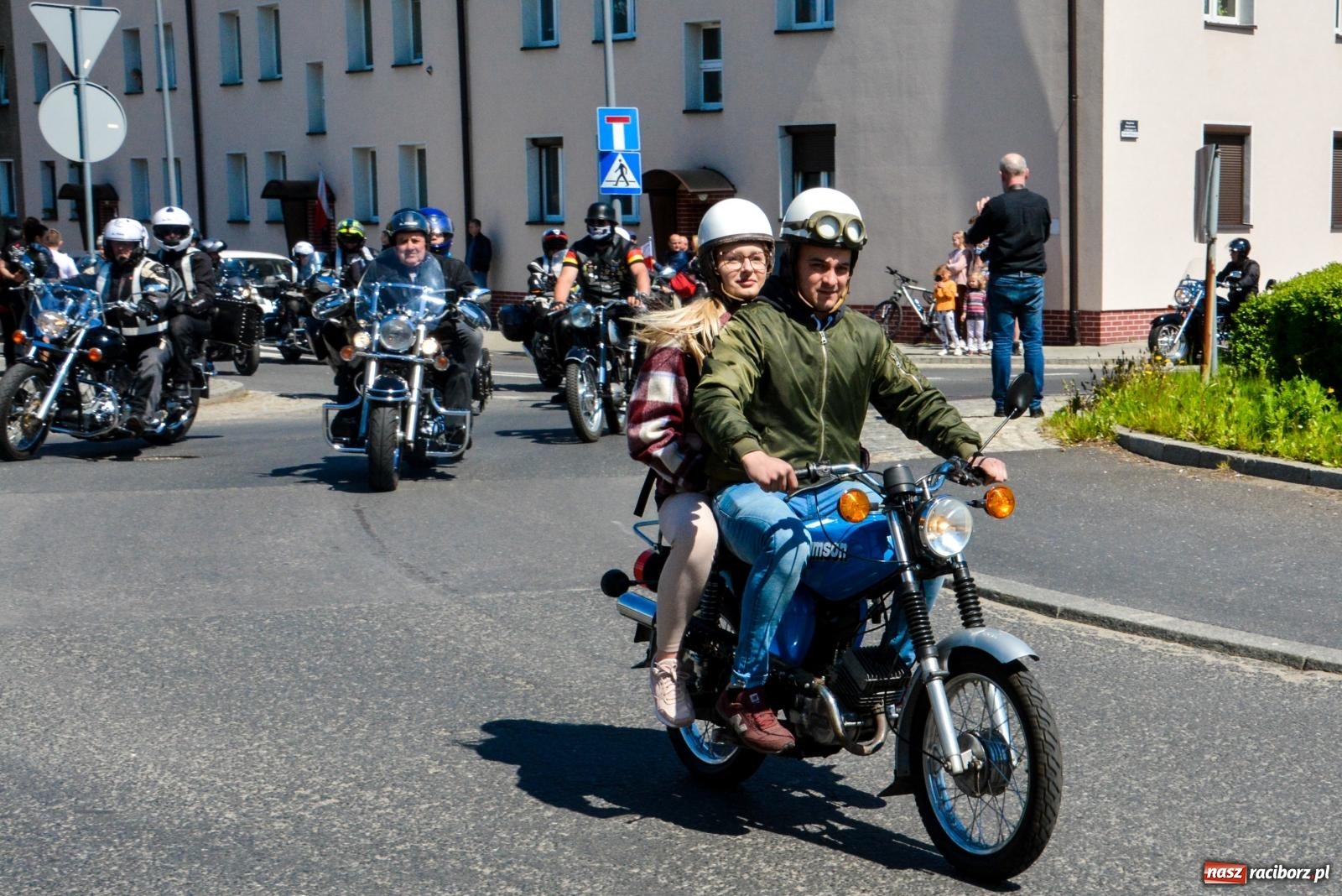 Zdjęcie w galerii na portalu naszraciborz.pl: Setki motorów zawarczało w Raciborzu. Sezon motocyklowy oficjalnie rozpoczęty [FOTO i WIDEO] wiadomości z regionu