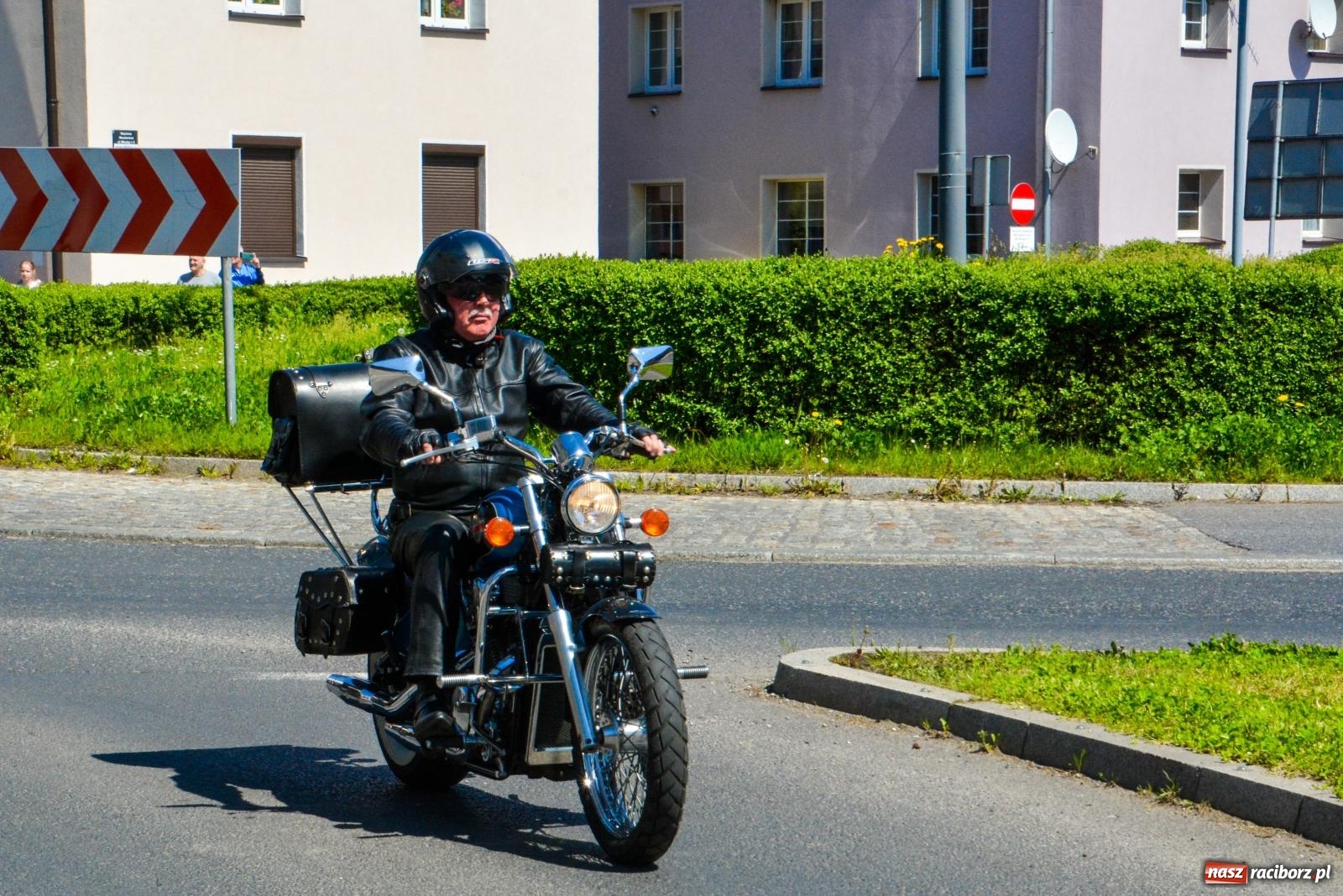 Zdjęcie w galerii na portalu naszraciborz.pl: Setki motorów zawarczało w Raciborzu. Sezon motocyklowy oficjalnie rozpoczęty [FOTO i WIDEO] wiadomości z regionu
