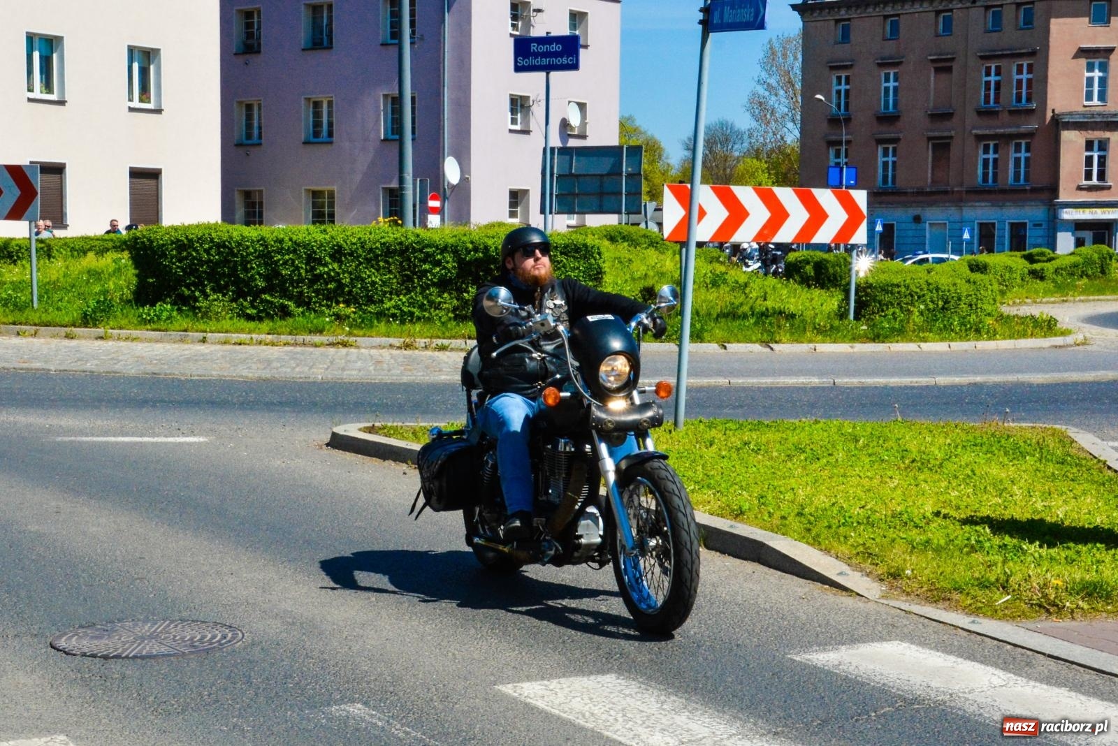Zdjęcie w galerii na portalu naszraciborz.pl: Setki motorów zawarczało w Raciborzu. Sezon motocyklowy oficjalnie rozpoczęty [FOTO i WIDEO] wiadomości z regionu