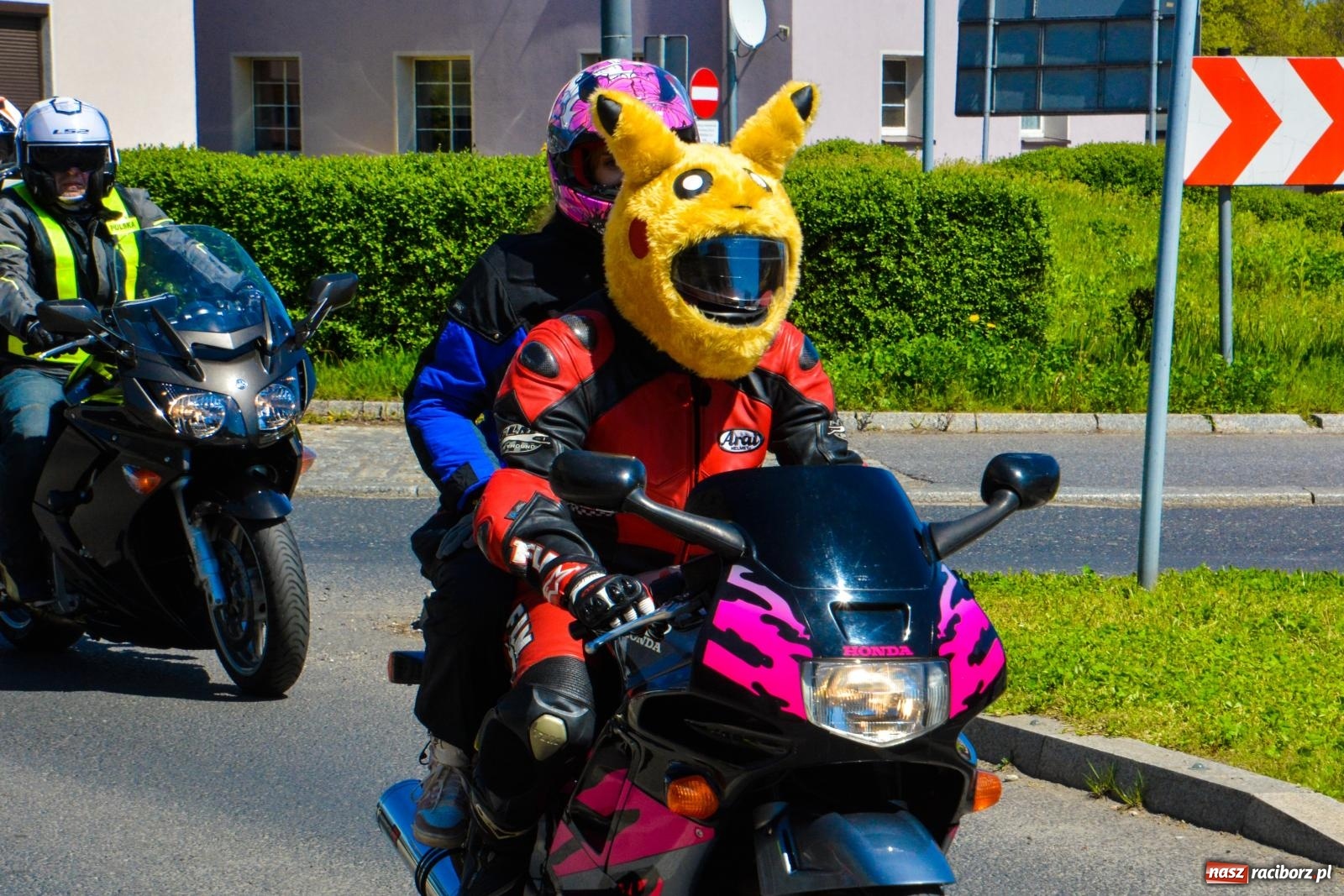 Zdjęcie w galerii na portalu naszraciborz.pl: Setki motorów zawarczało w Raciborzu. Sezon motocyklowy oficjalnie rozpoczęty [FOTO i WIDEO] wiadomości z regionu