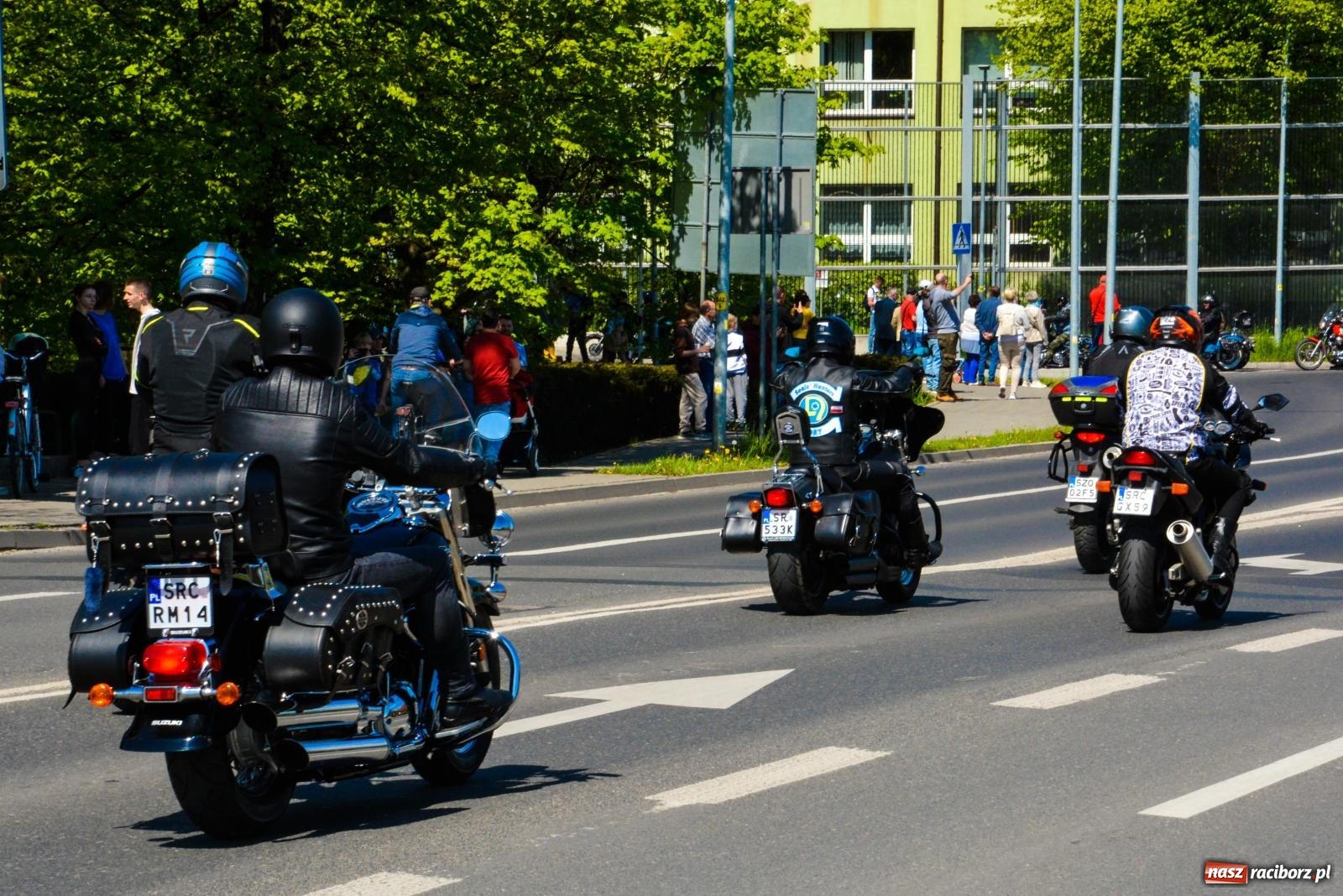 Zdjęcie w galerii na portalu naszraciborz.pl: Setki motorów zawarczało w Raciborzu. Sezon motocyklowy oficjalnie rozpoczęty [FOTO i WIDEO] wiadomości z regionu