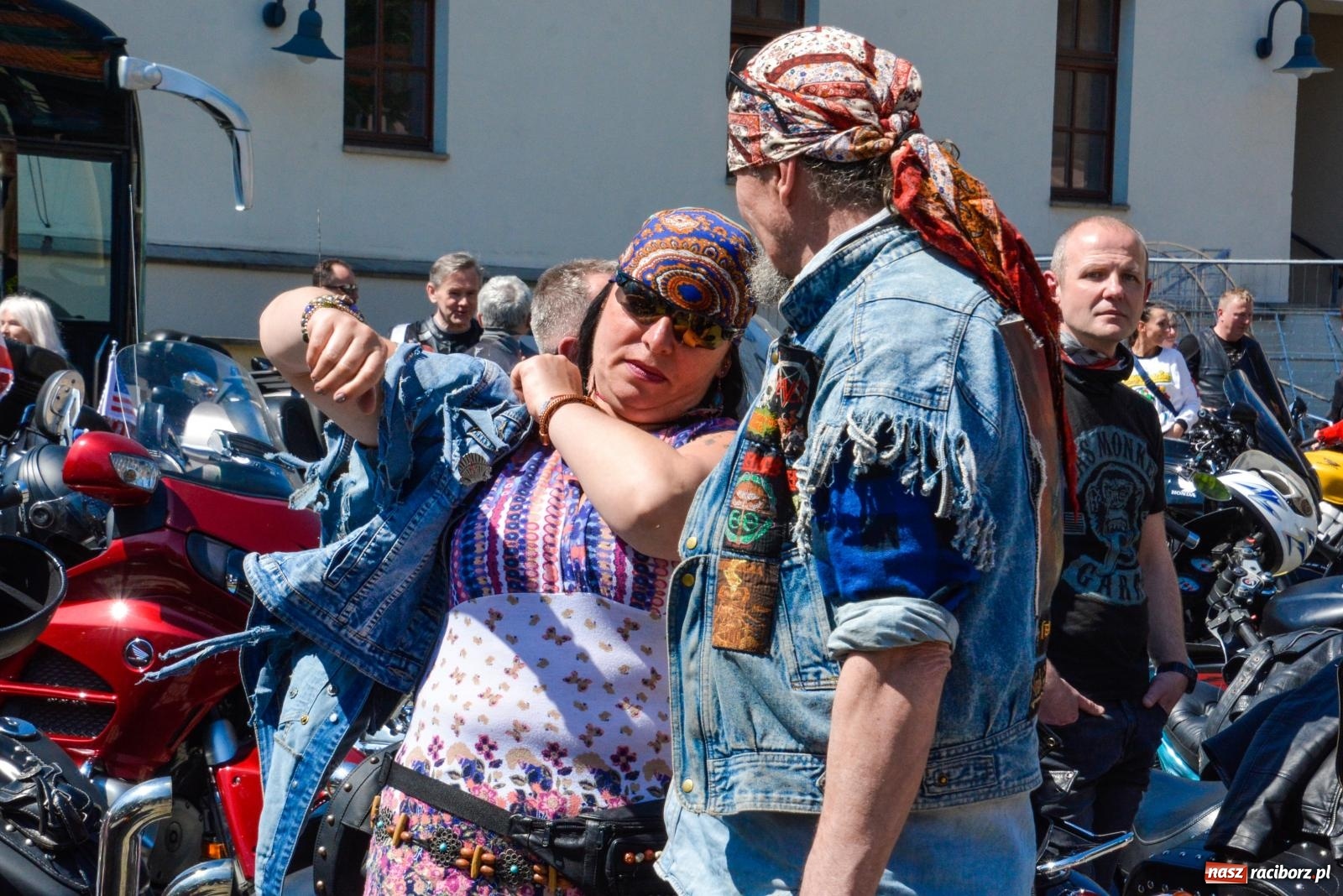 Zdjęcie w galerii na portalu naszraciborz.pl: Setki motorów zawarczało w Raciborzu. Sezon motocyklowy oficjalnie rozpoczęty [FOTO i WIDEO] wiadomości z regionu